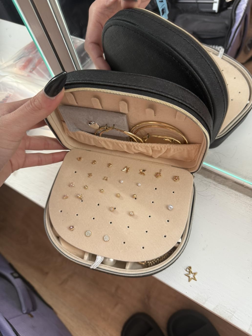 ProCase Travel Size Jewelry Box, Medium Portable Seashell-Shaped Jewelry Case, 2 Layer Jewelry Organizer in PU Leather for Women -Black customer photo 2