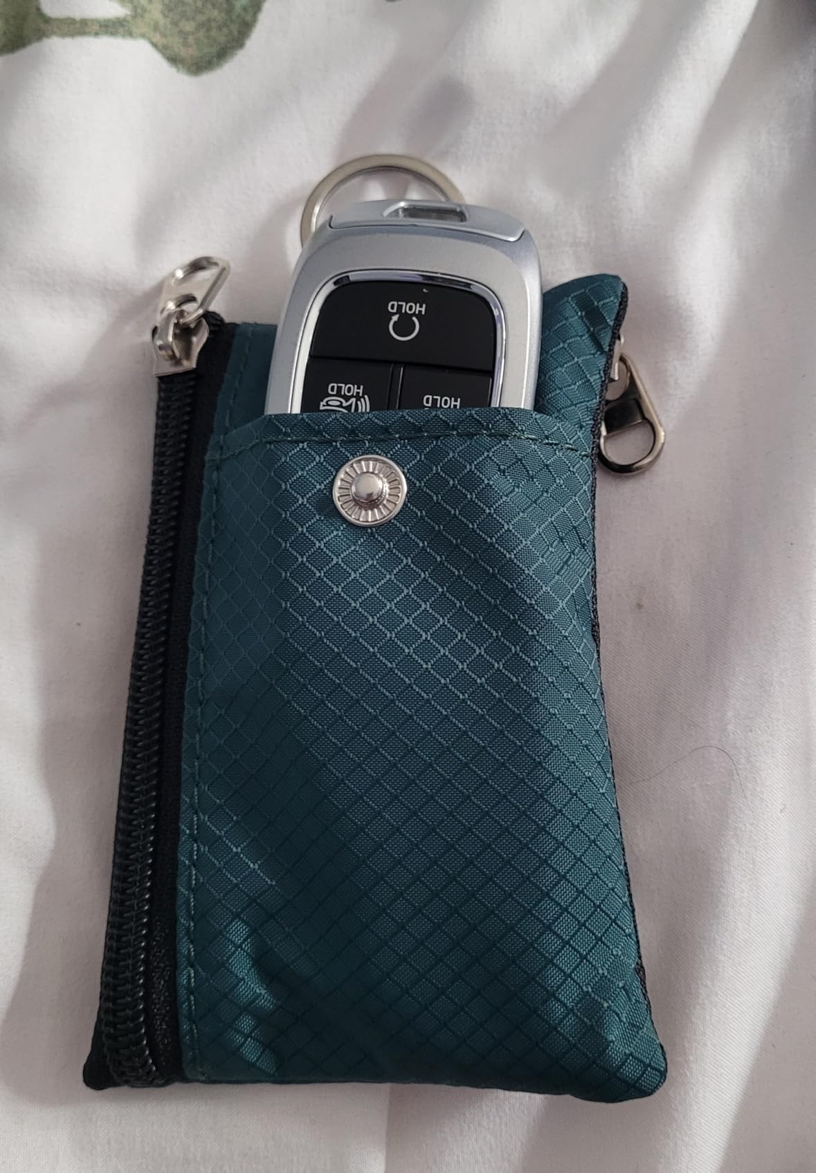 CHENSPRX Minimalist RFID Blocking Small Wallet with ID Window,WaterResistant Zip Id Case Wallet with Lanyard Keychain for Cards,Cash,Travel,Women,Men customer photo 2