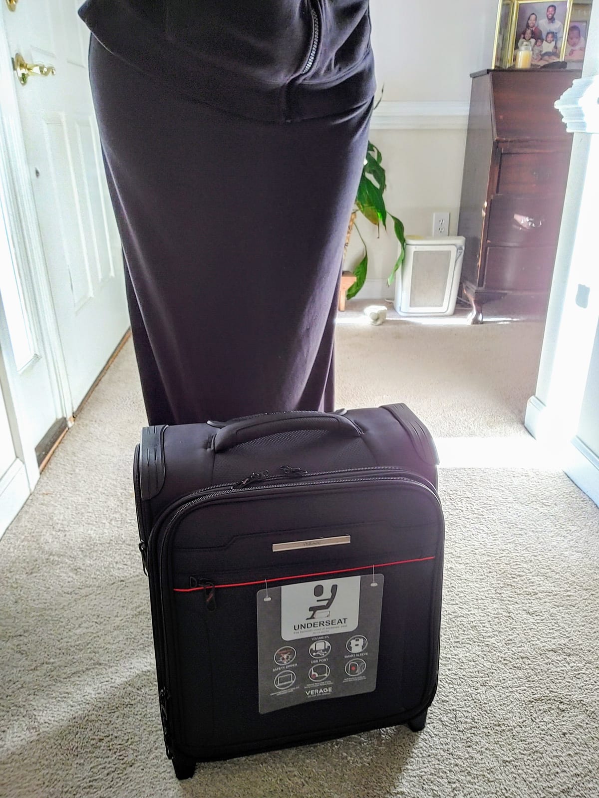 Verage Toledo Underseat Carry On Luggage 15-Inch Softside Small Suitcase with Spinner Wheels & USB Port (Navy, Carry-On 15-Inch) customer photo 1