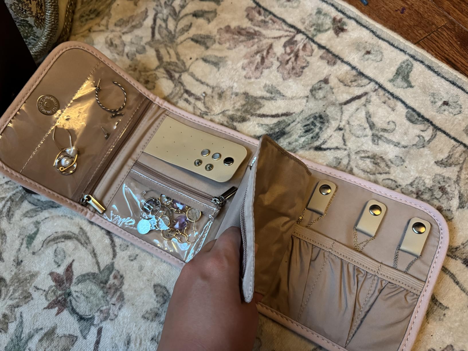 BELALIFE Travel Jewelry Case, Jewelry Organizer Roll for Accessories customer photo 1