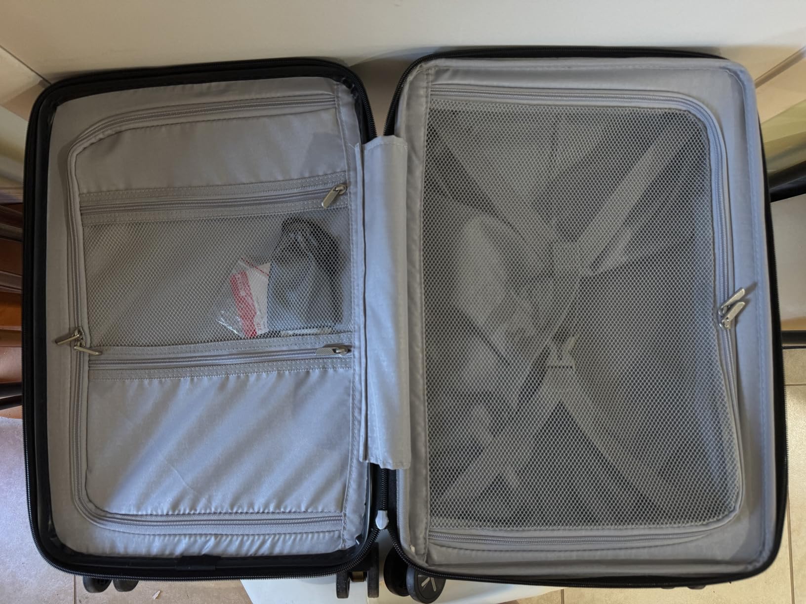 LUGGEX 3-Piece Luggage Set, 20/24/28 Inch, Charcoal Metallic customer photo 1