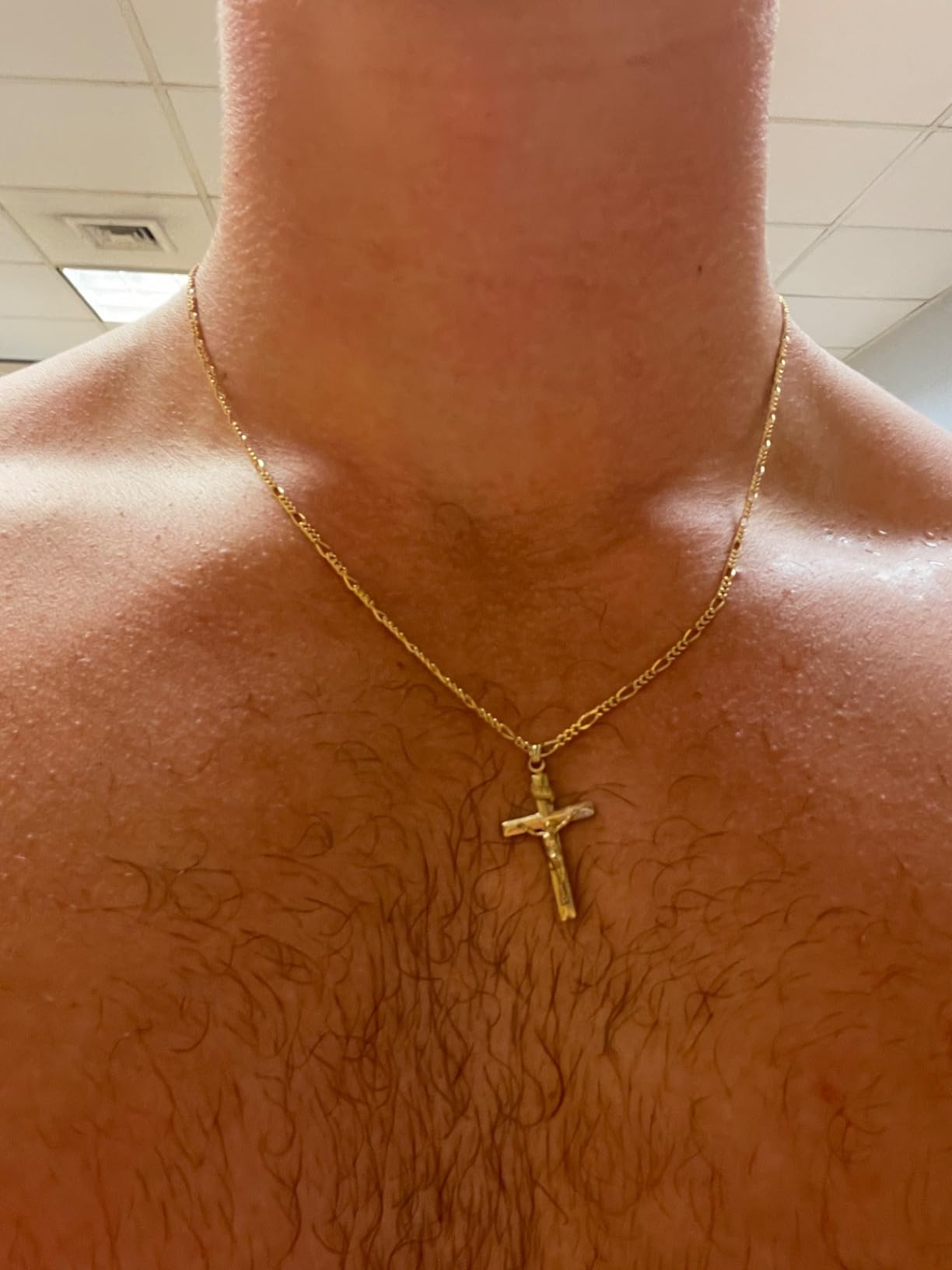 Amazon Essentials 14k Gold or Sterling Silver Plated Figaro Chain Necklace customer photo 1