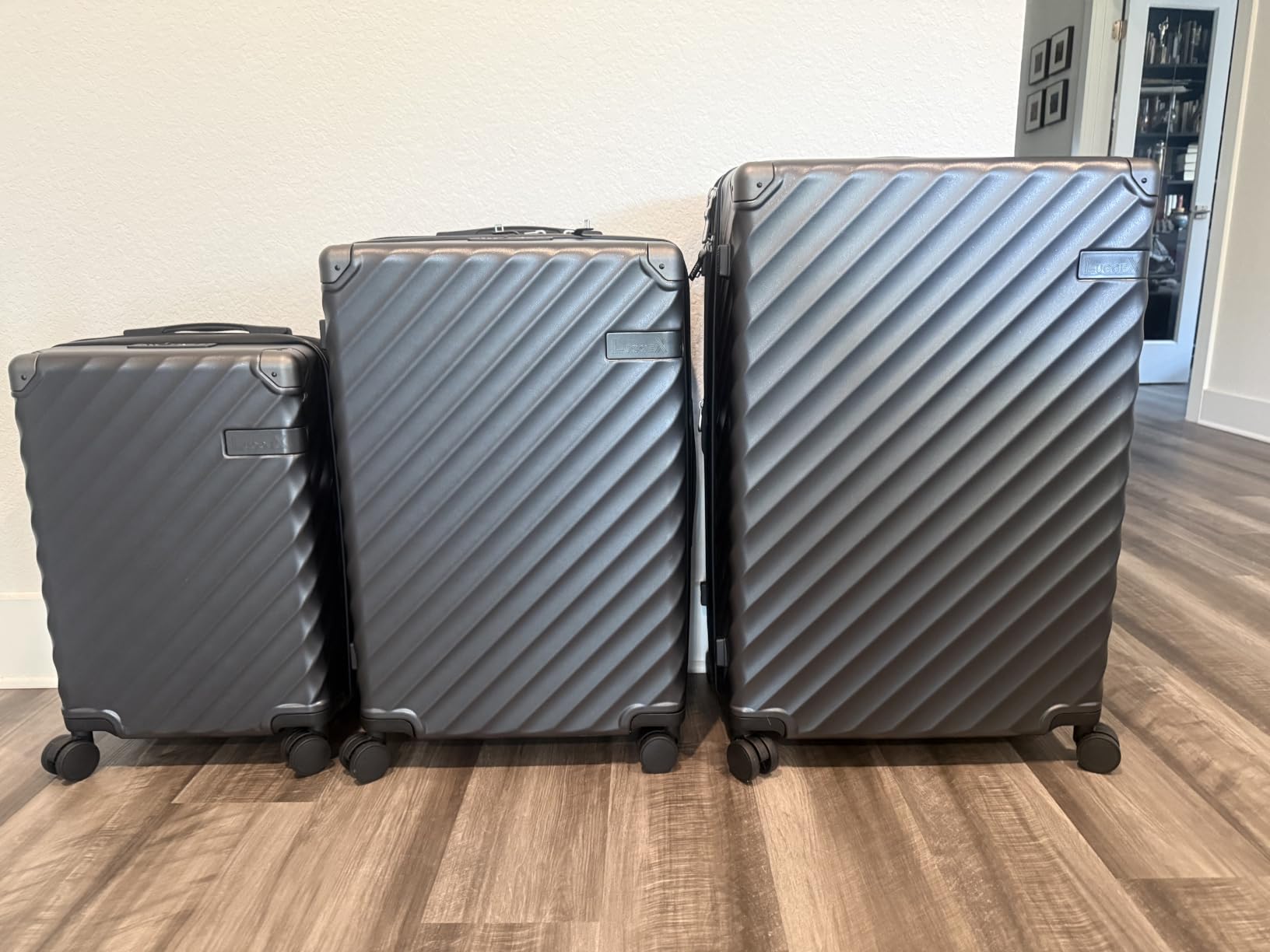 LUGGEX 28 Inch Checked Luggage with Spinner Wheels, Charcoal Metallic customer photo 2