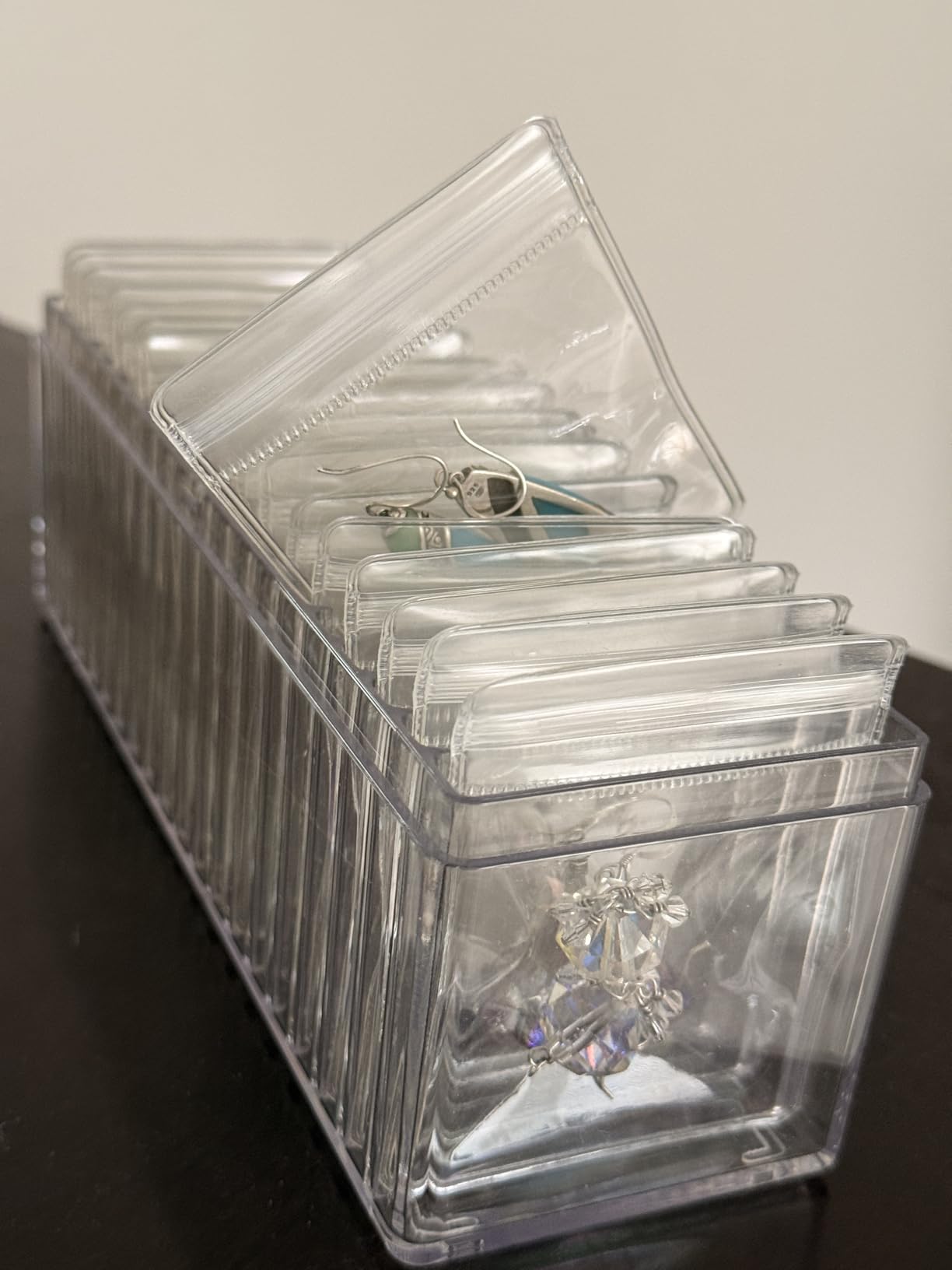 HOMEHIVE Acrylic Jewelry Box Organizer, Clear Jewelry Organizer and Storage with 20 Portable Anti Tarnish Jewelry bags, Travel Jewelry Case for Earrings/Rings/Necklaces Gifts for Women Girls, Clear customer photo 1