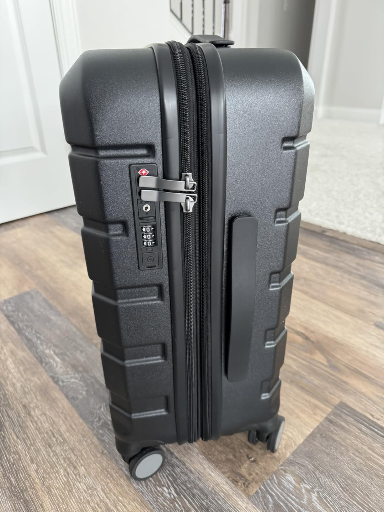 KROSER Hardside Expandable Carry On Luggage with Spinner Wheels & Built-in TSA Lock, Durable Suitcase Rolling Luggage with USB Port, Carry-On 20-Inch, White customer photo 2
