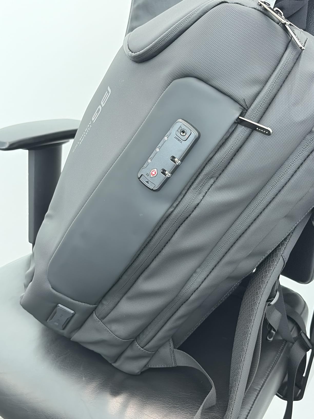 BANGE Men's Anti-Theft Backpack,Waterproof Fashion Travel Backpacks,High Tech Backpack with USB3.0 Charging Port,Business Laptop Backpack Fits 17.3 Inch Notebook… customer photo 1