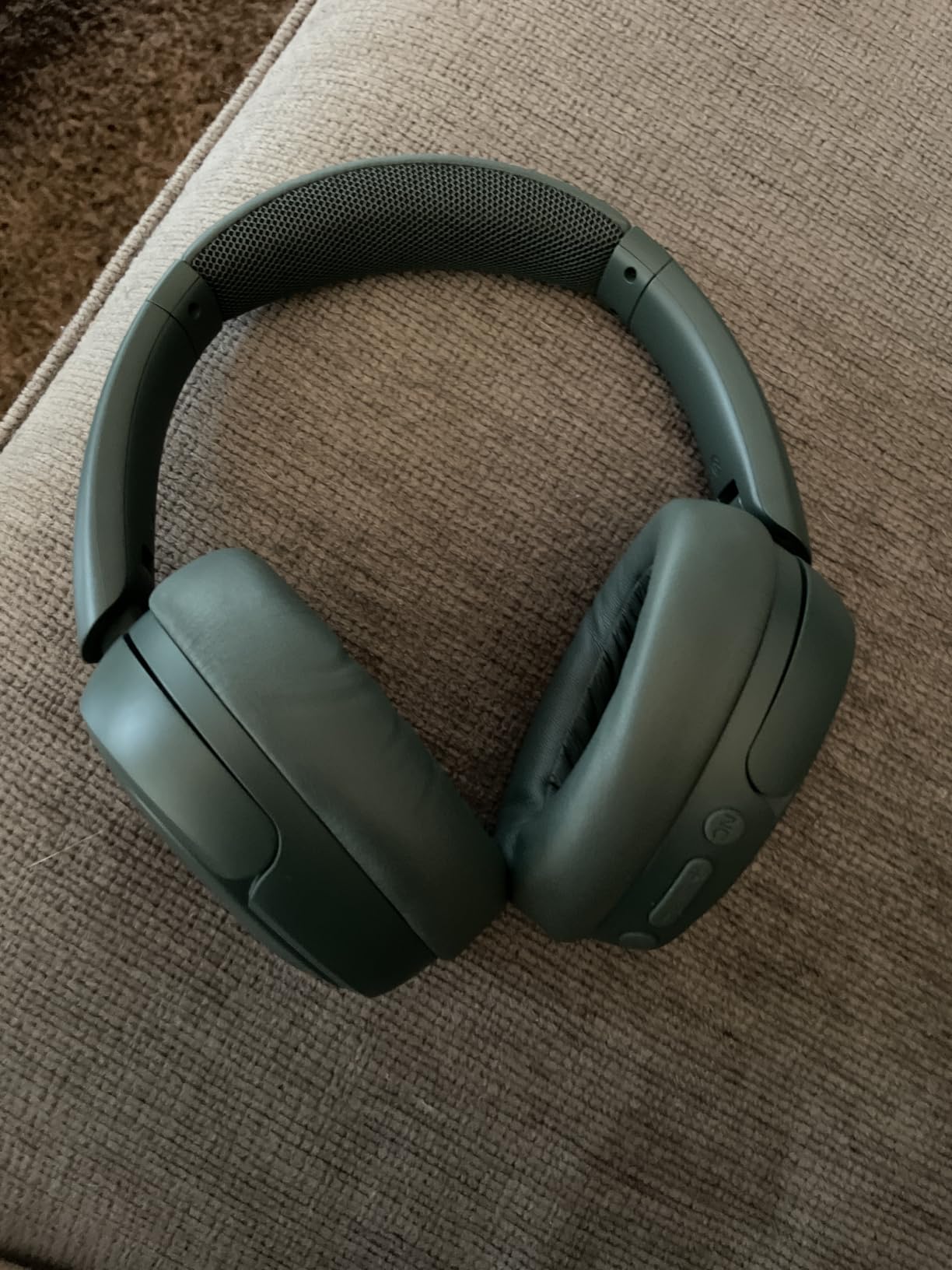 JLab JBuds Lux ANC Wireless Over-Ear Headphones, Graphite customer photo 2