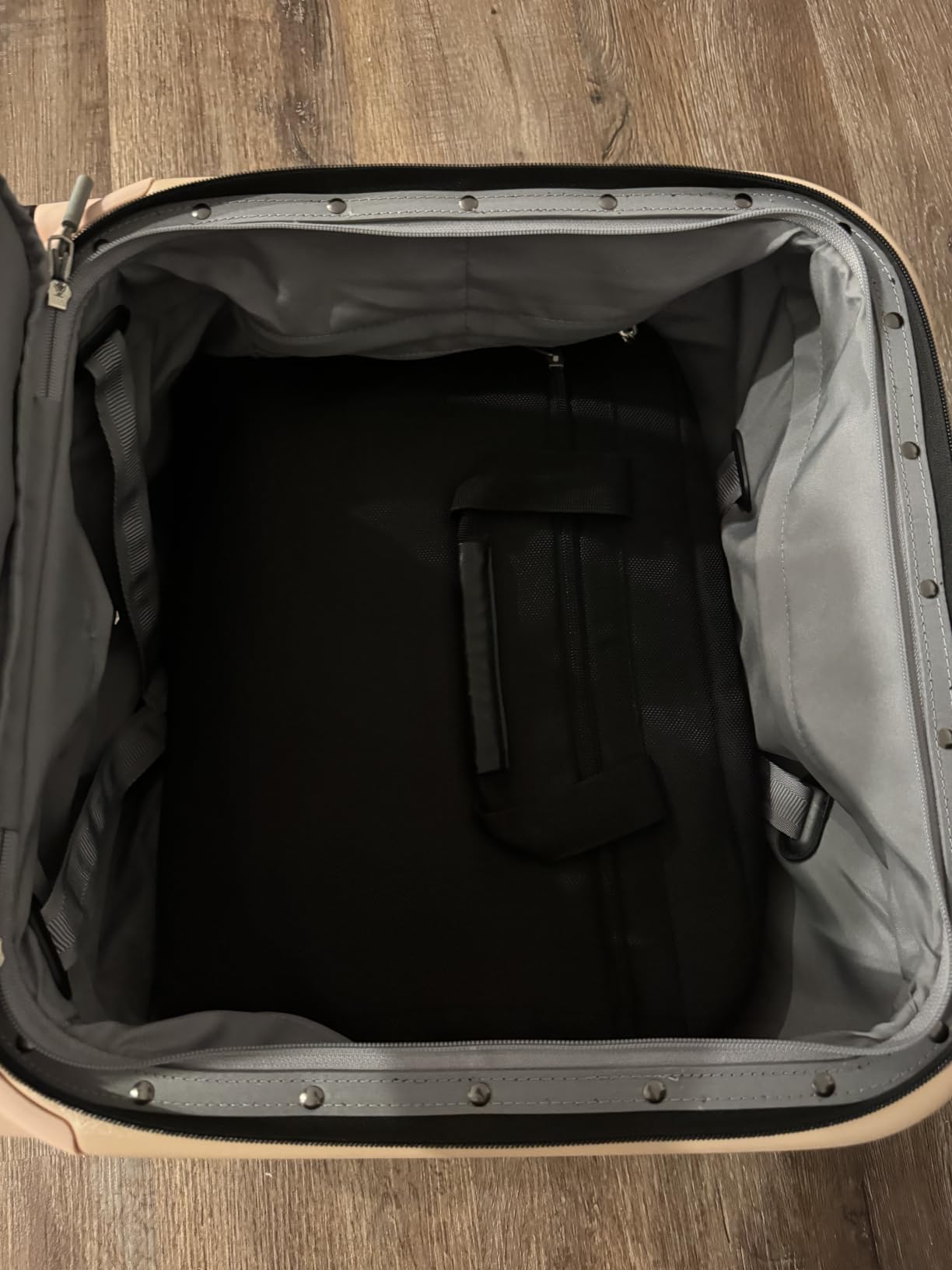 mixi Carry On Luggage, 18” Suitcase with Front Pocket, Travel Luggage Aluminum Frame PC Hardside with Spinner Wheels & TSA Lock and Cover (Not for Underseat), Sapphire Blue customer photo 2