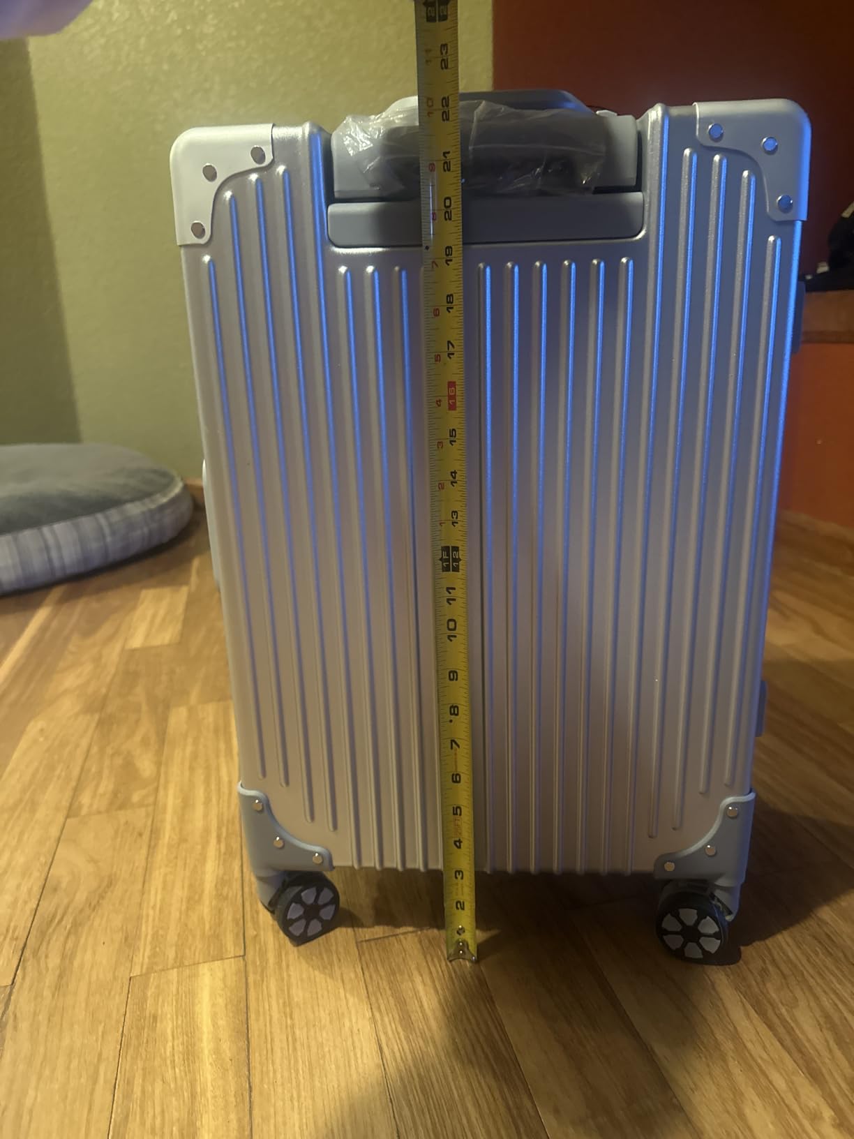 HotWay Zipperless Suitcase with Aluminum Frame, Carry On 20 Inch, Silver customer photo 2