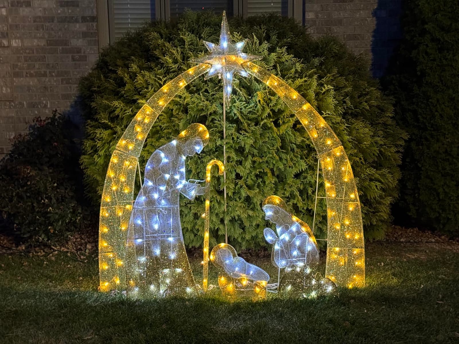 Best Choice Products 4.5ft Lighted 2D Outdoor Nativity Scene, Christmas Arch Holy Family Yard Decoration w/ 115 LED Lights, Stakes, Zip Ties customer photo 1