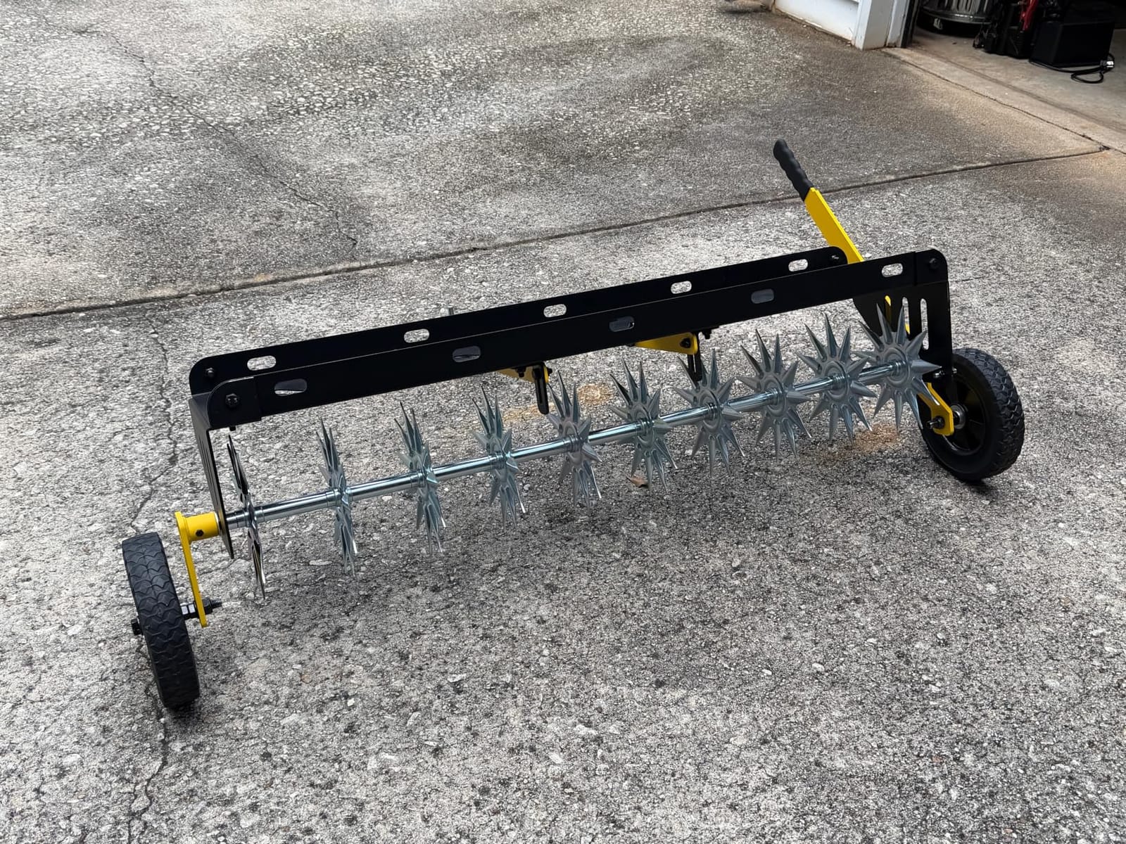 40-Inch Tow Behind Spike Aerator, Pull Behind Lawn Aerator with 10 Galvanized Steel Tines for Aerating Lawns, Soil Penetrator Spikes Tractor with Wheels, Extra-Wide Tow Bar for Garden & Farm customer photo 1