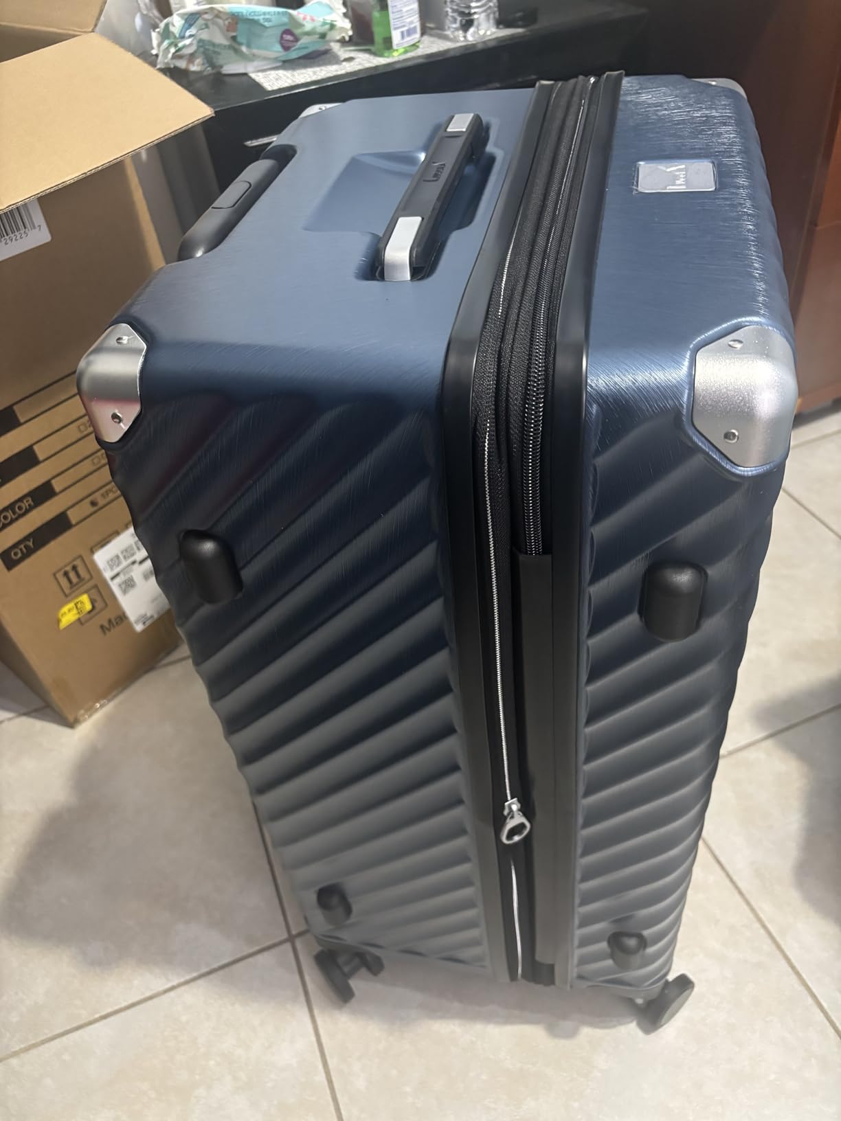 LUGGEX 30 Inch Large Trunk Luggage with Spinner Wheels, Black customer photo 1