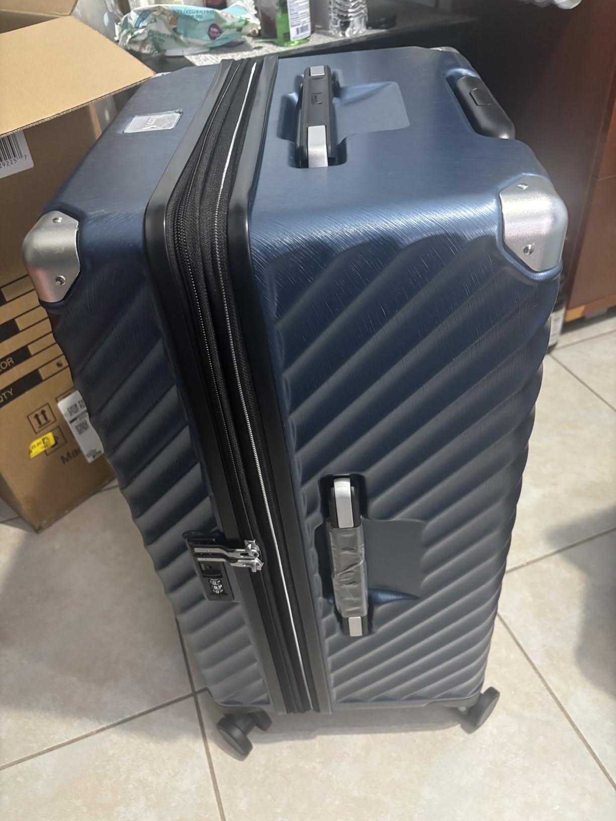 LUGGEX 30 Inch Large Trunk Luggage with Spinner Wheels, Black customer photo 2