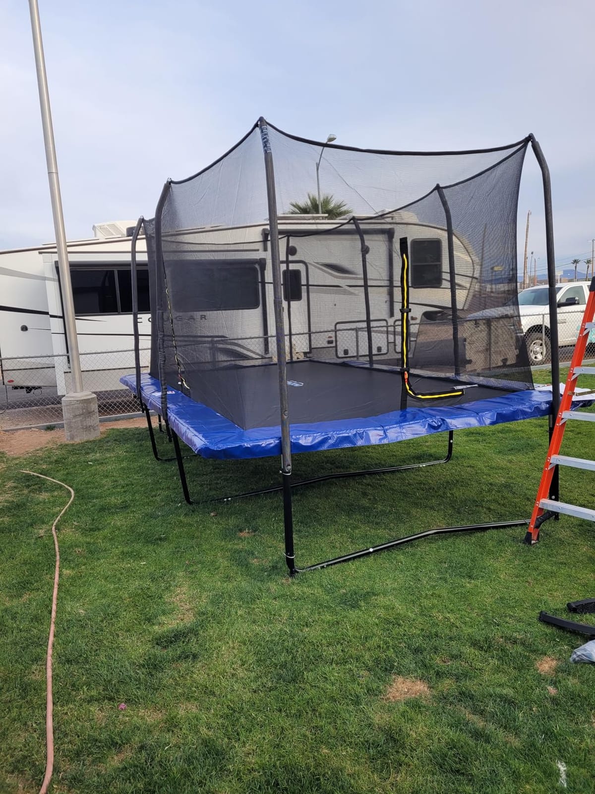 Zupapa 1800LBS Weight Capacity Rectangle Trampoline 10x17FT 9X15FT 8X14FT Outdoor Square Gymnastics Trampolines for Kids Adults Long Large Bid Rectangular Tumbling Trampolin customer photo 2