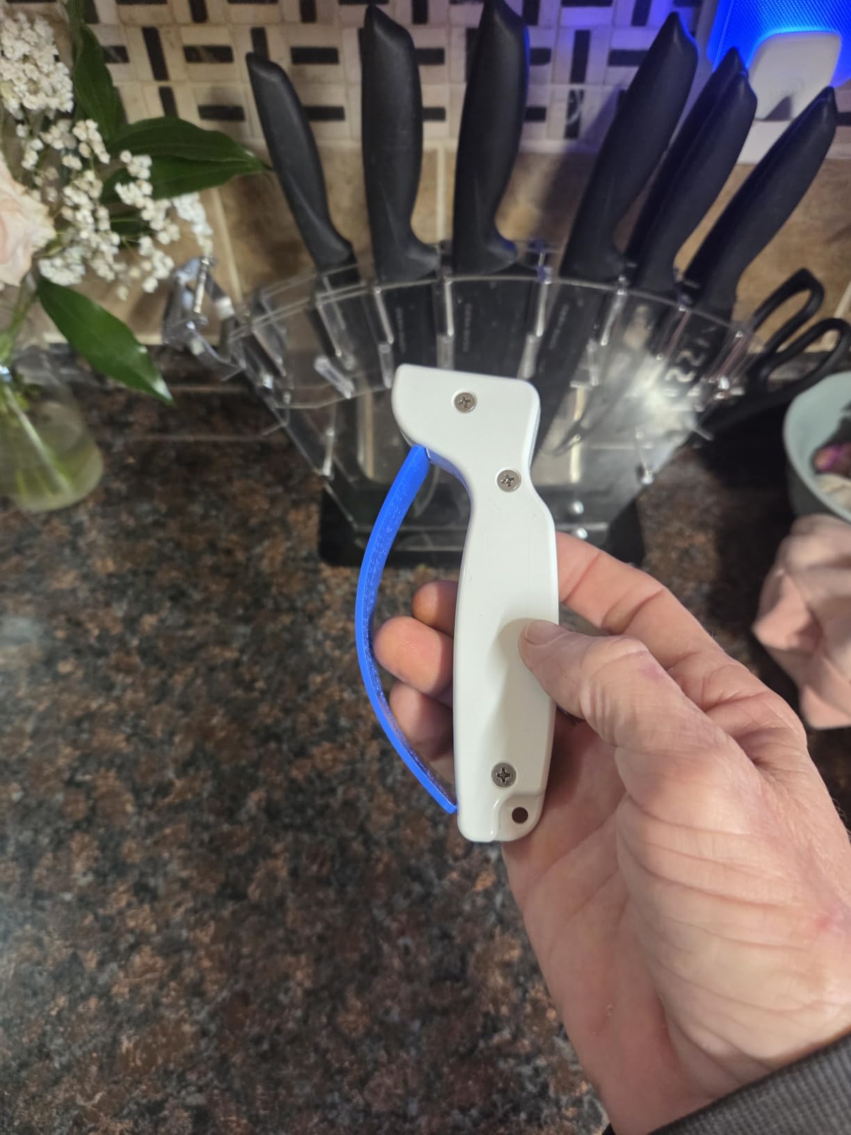 AccuSharp Knife Sharpener, Ergonomic Comfortable Handle, Compact & Easy to Use, Restore and Hone Straight & Serrated Knives, White customer photo 1