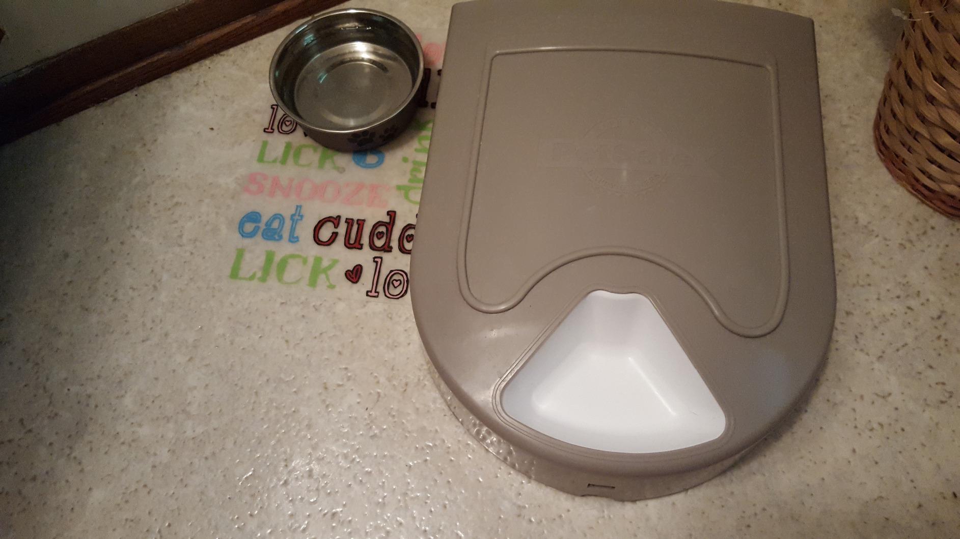 PetSafe Automatic Dog Feeder, 5 Meals, 40 oz Capacity, Plastic, for Dry Food, Multiple Pets customer photo 1