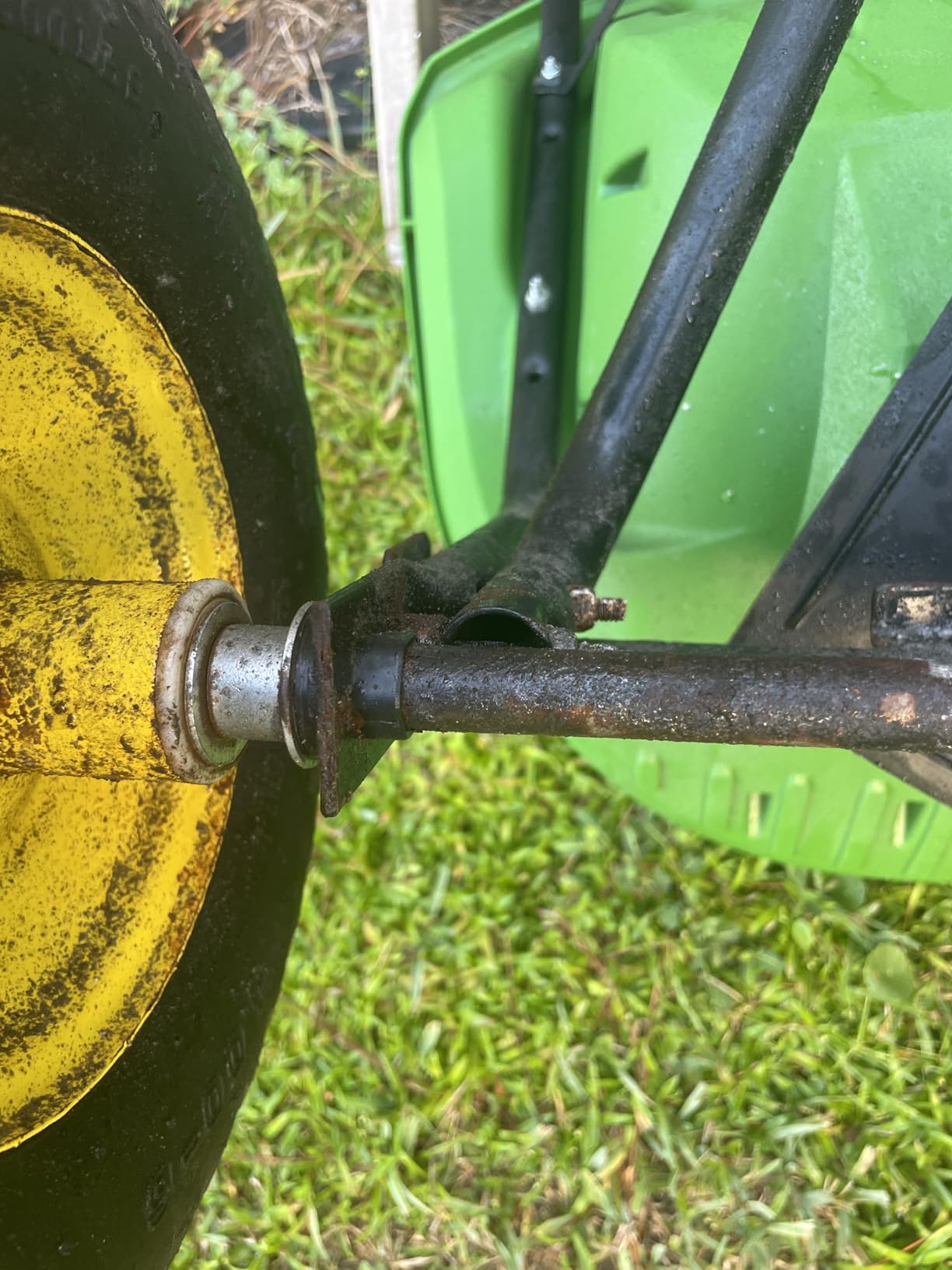 John Deere 130-lb Capacity Tow-behind Lawn Spreader customer photo 1