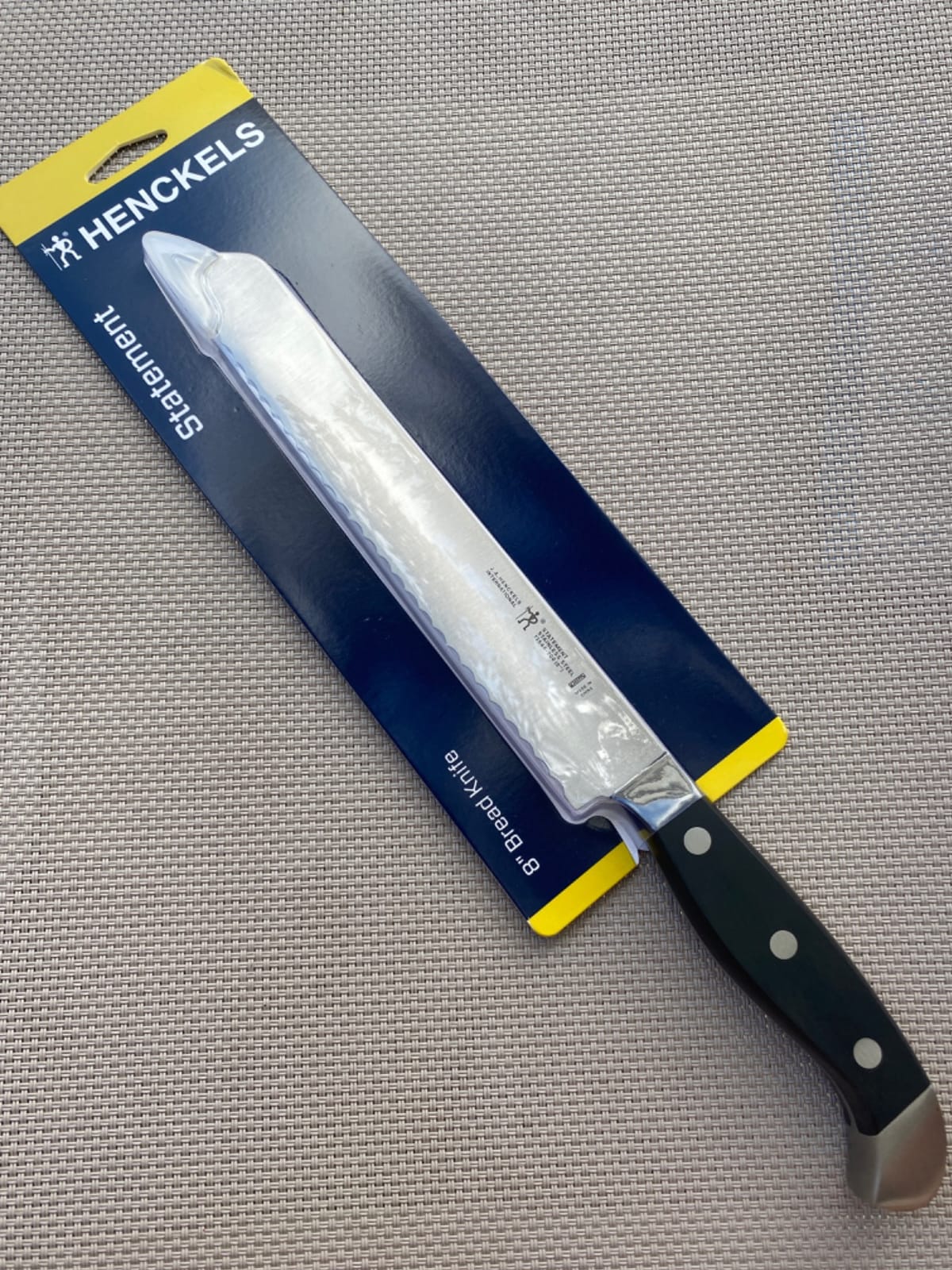 HENCKELS Statement 8 Inch Bread Knife, Razor-Sharp, German Engineered customer photo 2