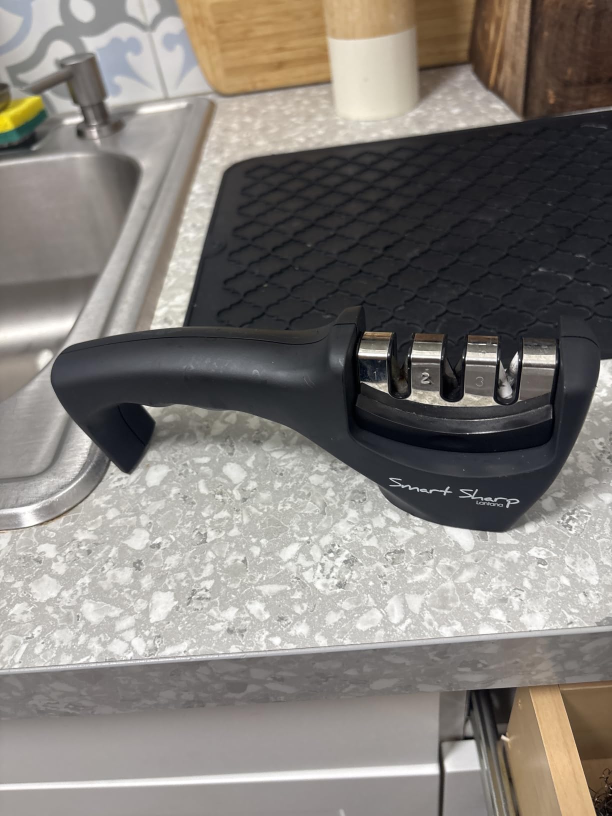 Lantana Smart Sharp Knife Sharpener, 3 Stage, for Kitchen Knives, Black customer photo 1