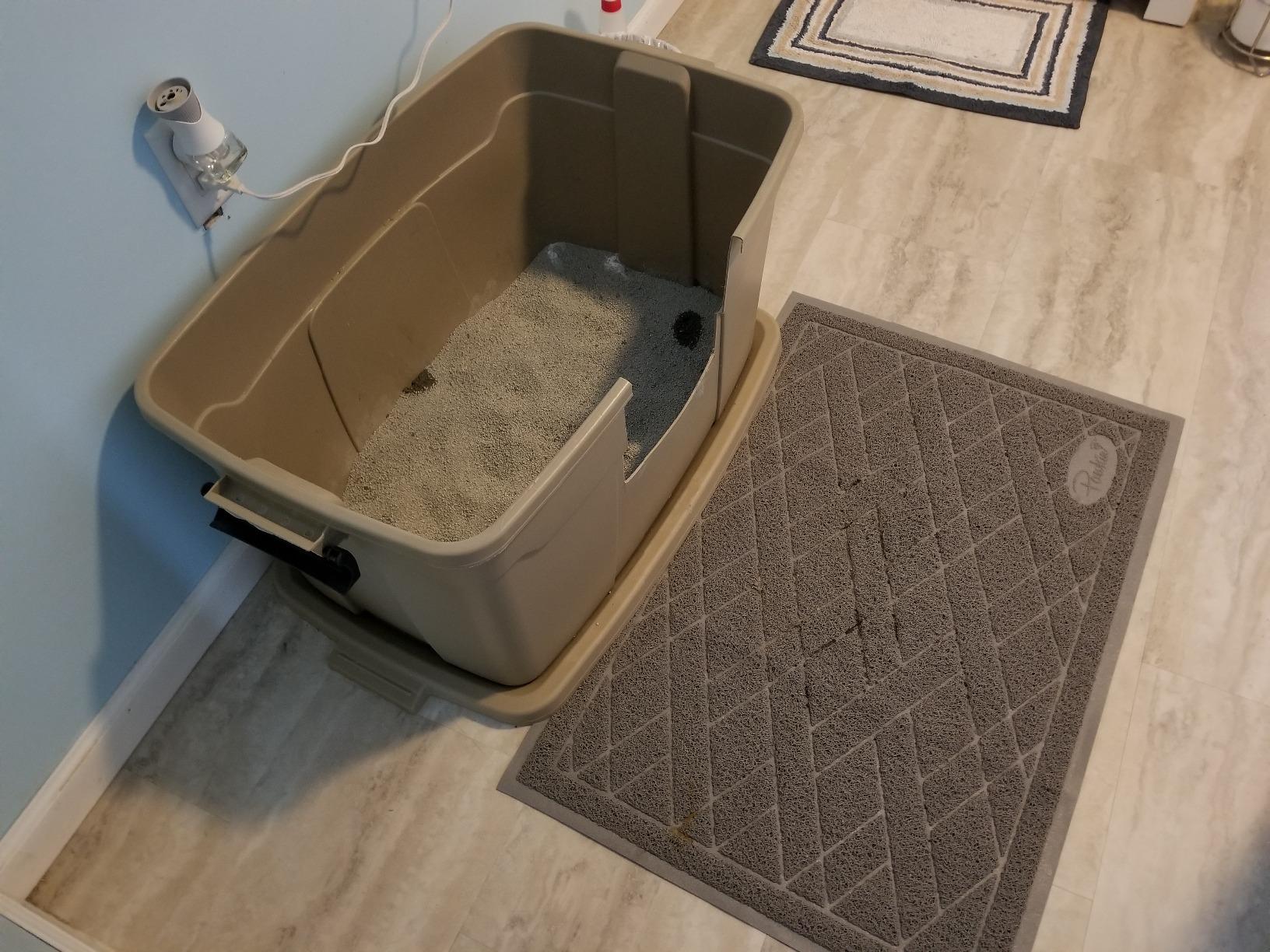 Pawkin Cat Litter Mat, Patented Design with Litter Lock Mesh, Extra Large, Durable, Easy to Clean, Soft, Fits Under Litter Box, Litter Free Floors, Gray customer photo 1