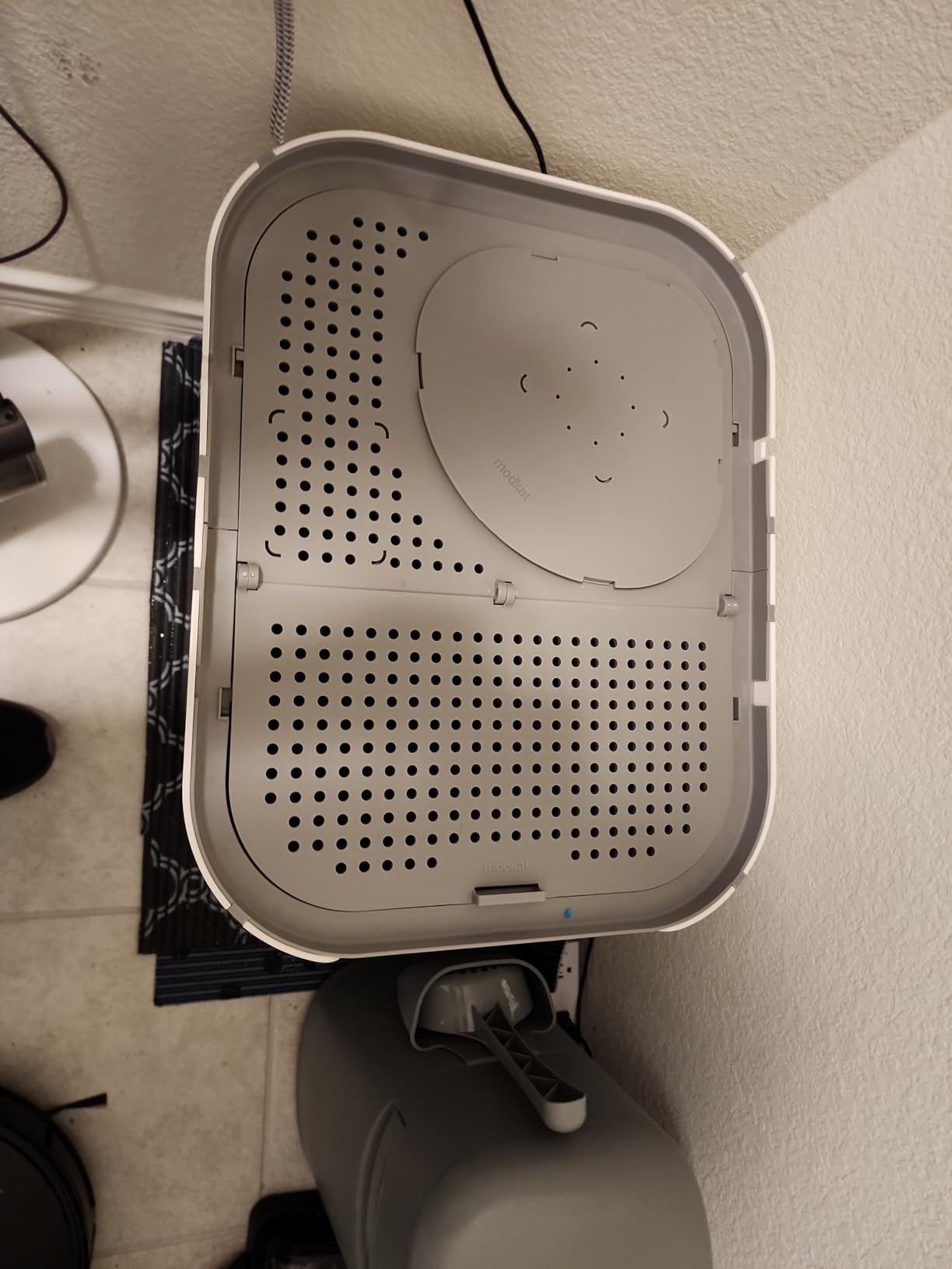 Modkat XL Cat Litter Box, Top or Front-Entry, Liner, Scoop & Filters, White customer photo 1