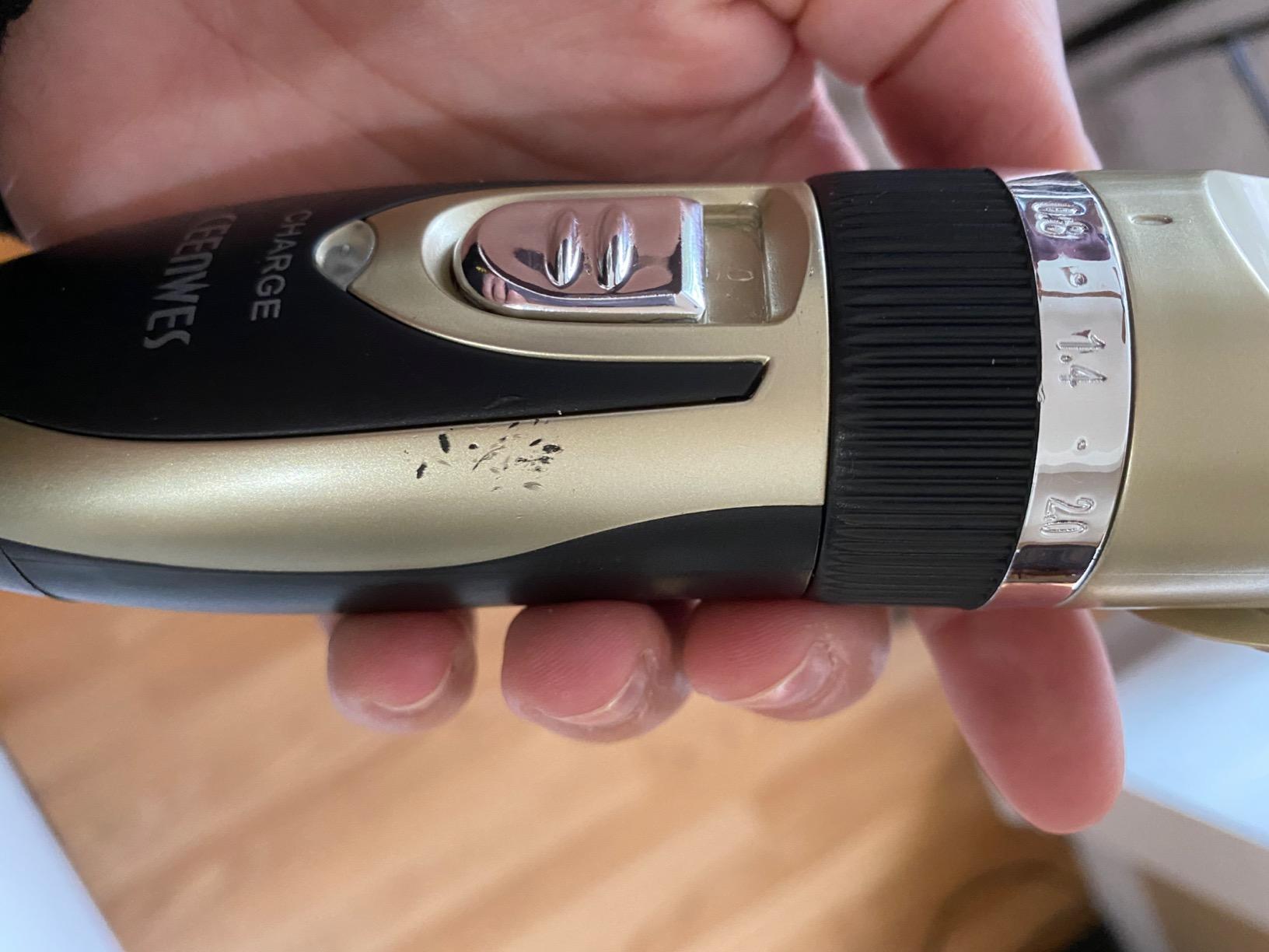 Ceenwes Dog Clippers Low Noise Pet Clippers Rechargeable Trimmer Cordless Grooming Tool Professional Dog Hair Trimmer with Comb Guides Scissors for Dogs Cats & Others(Gold) customer photo 1