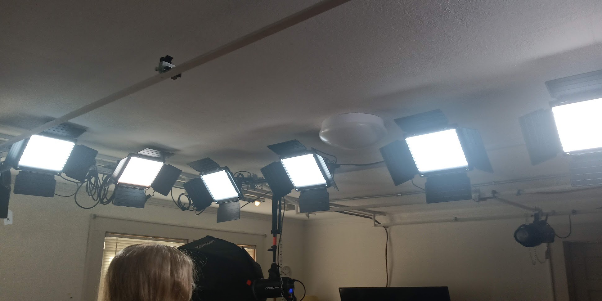 GVM 2 Pack LED Video Lighting Kits with APP Control, Bi-Color Variable 2300K~6800K with Digital Display Brightness of 10~100% for Video Photography, CRI97+ TLCI97 Led Video Light Panel +Barndoor customer photo 2