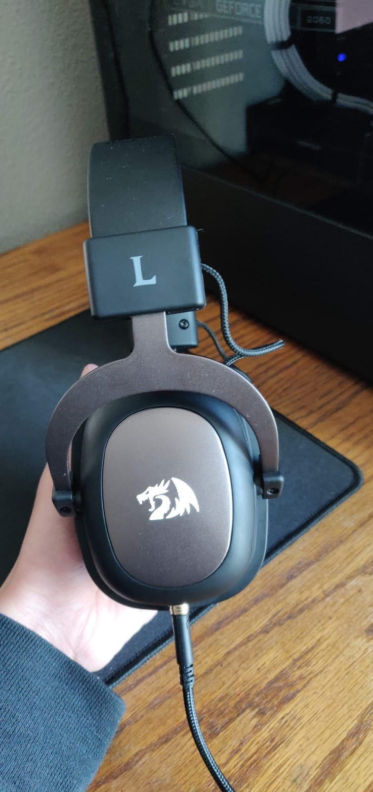 Redragon H510 Zeus Wired Gaming Headset - 7.1 Surround Sound - Memory Foam Ear Pads - 53MM Drivers - Detachable Microphone, Works for Multi-Platforms PC, PS4/3 & Xbox One/Series X, NS customer photo 2