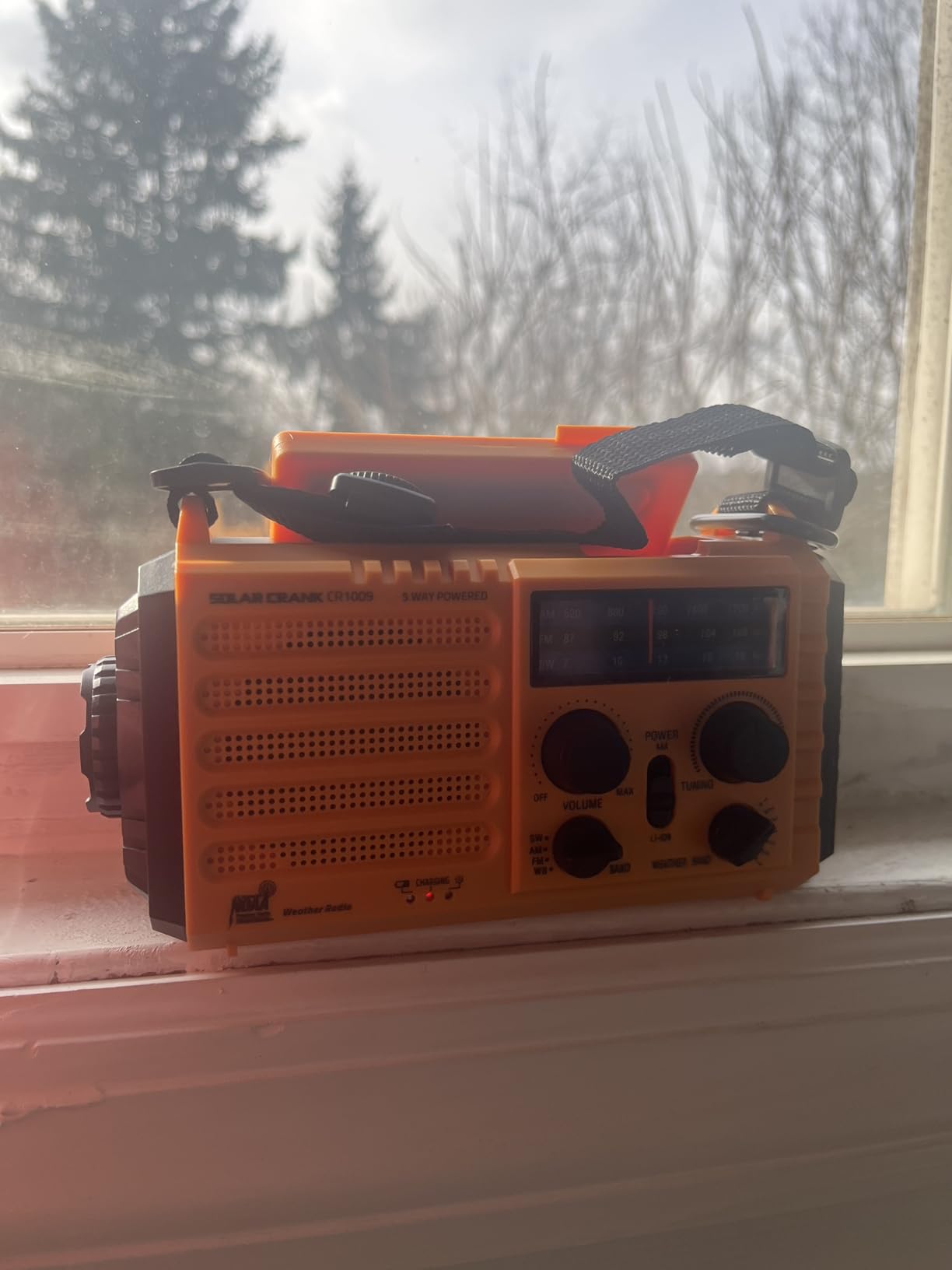 Eoxsmile Emergency Radio with NOAA Weather Alert, Solar Hand Crank Portable customer photo 2