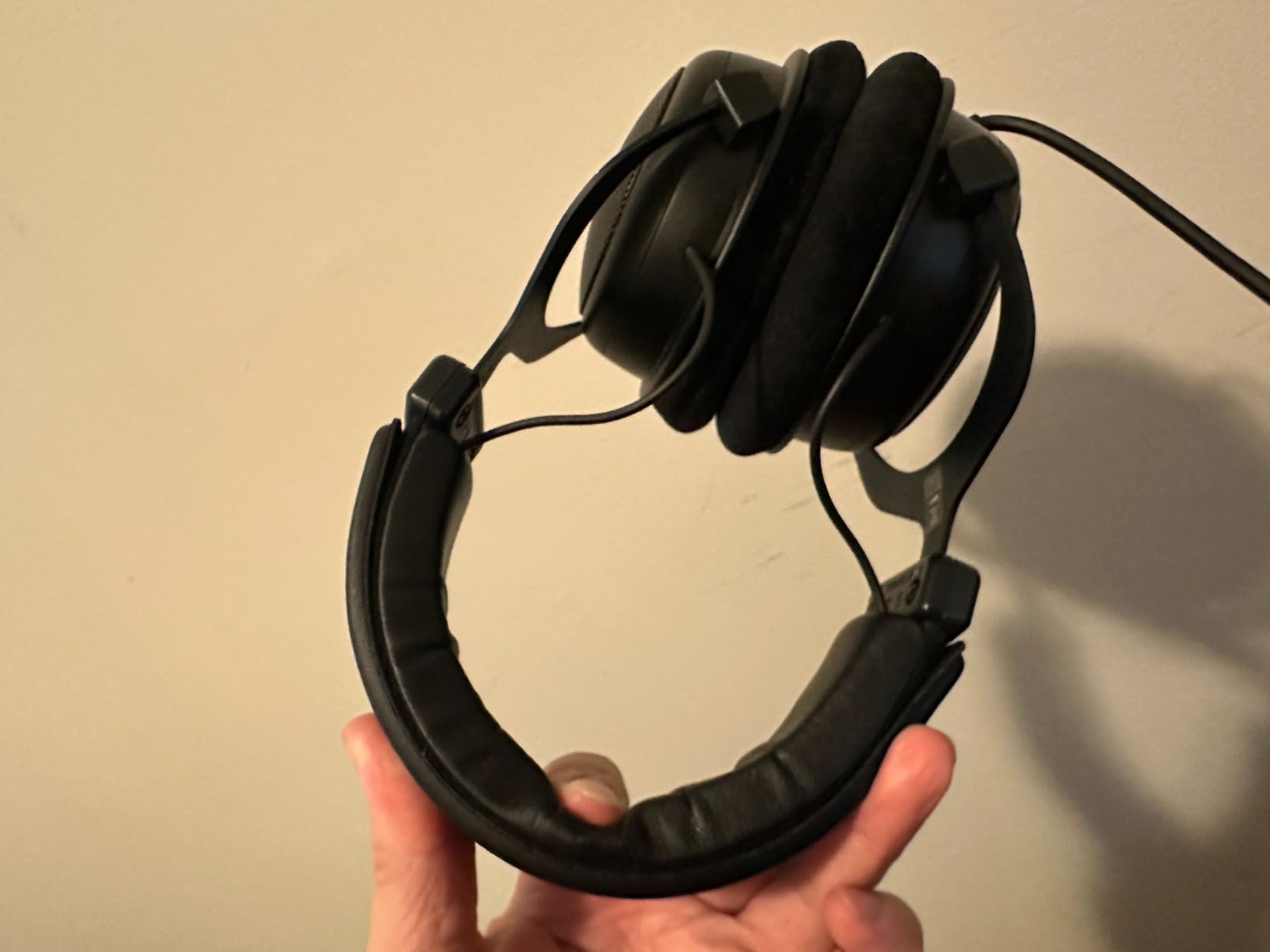 beyerdynamic TYGR 300 R Open-Back Wired Gaming Headphones, No Mic, Black customer photo 1