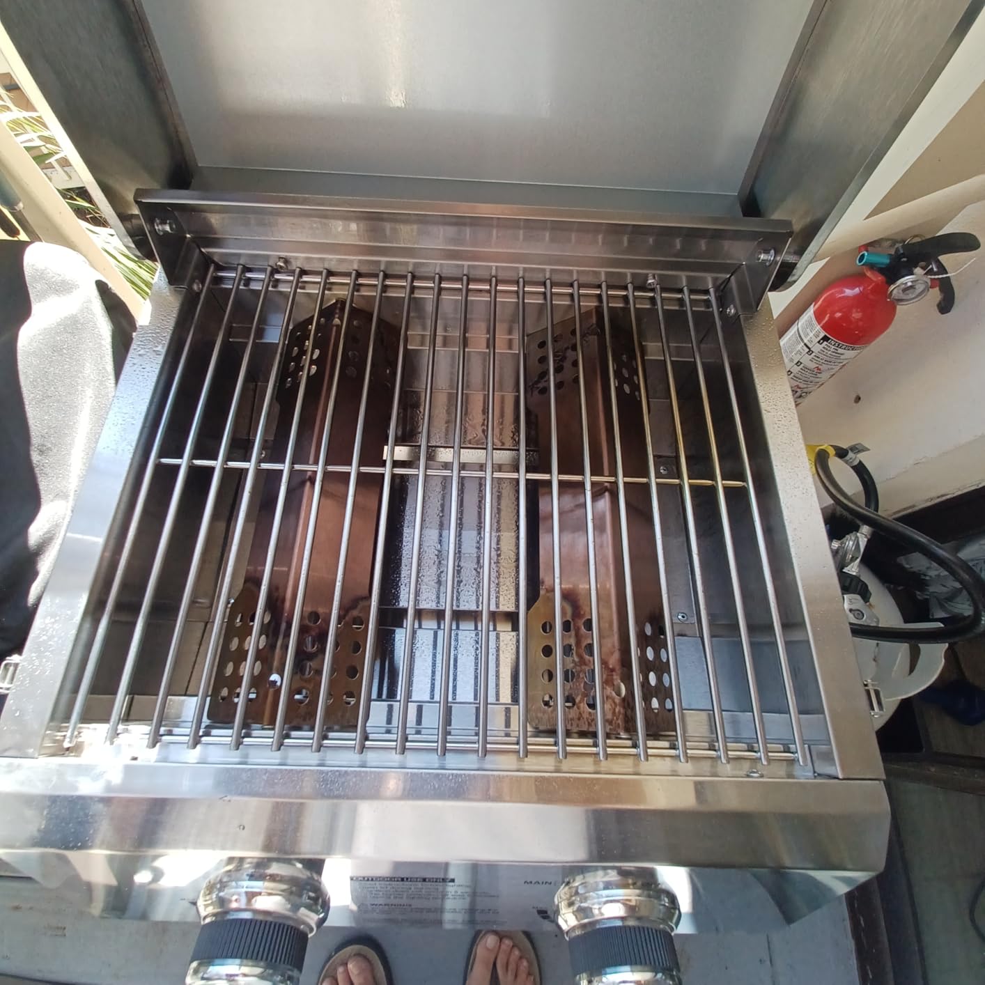Monument Grills Tabletop Propane Gas Grill for Outdoor Portable Camping Cooking with Travel Locks, Stainless Steel High Lid, and Built in Thermometer customer photo 2