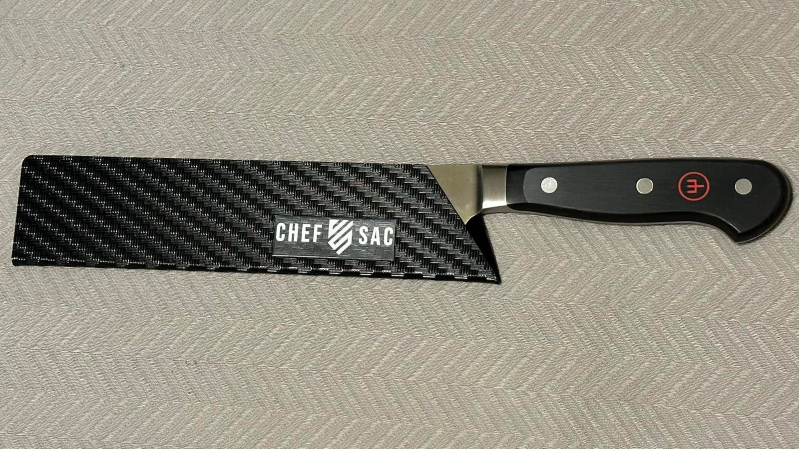 Chef Sac Knife Edge Guards | Universal Knife Cover & Professional Knife Protector | Durable BPA-Free ABS Plastic Knife Guards | Gentle Non-Scratch Felt Lining Chef Knife Sheath (1-Pack) customer photo 1
