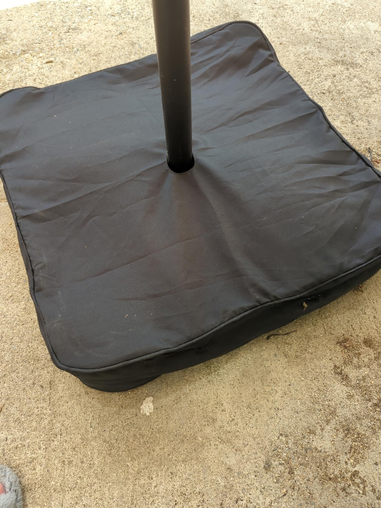 Tangkula Patio Umbrella Base, 220 lbs Heavy Duty Sand Filled Weighted Umbrella Stand with 2 Sandbags, All Weather Oxford Cover, for Poles up to 1.9 inches, for 15 ft Large Market Table Pool Umbrella customer photo 1