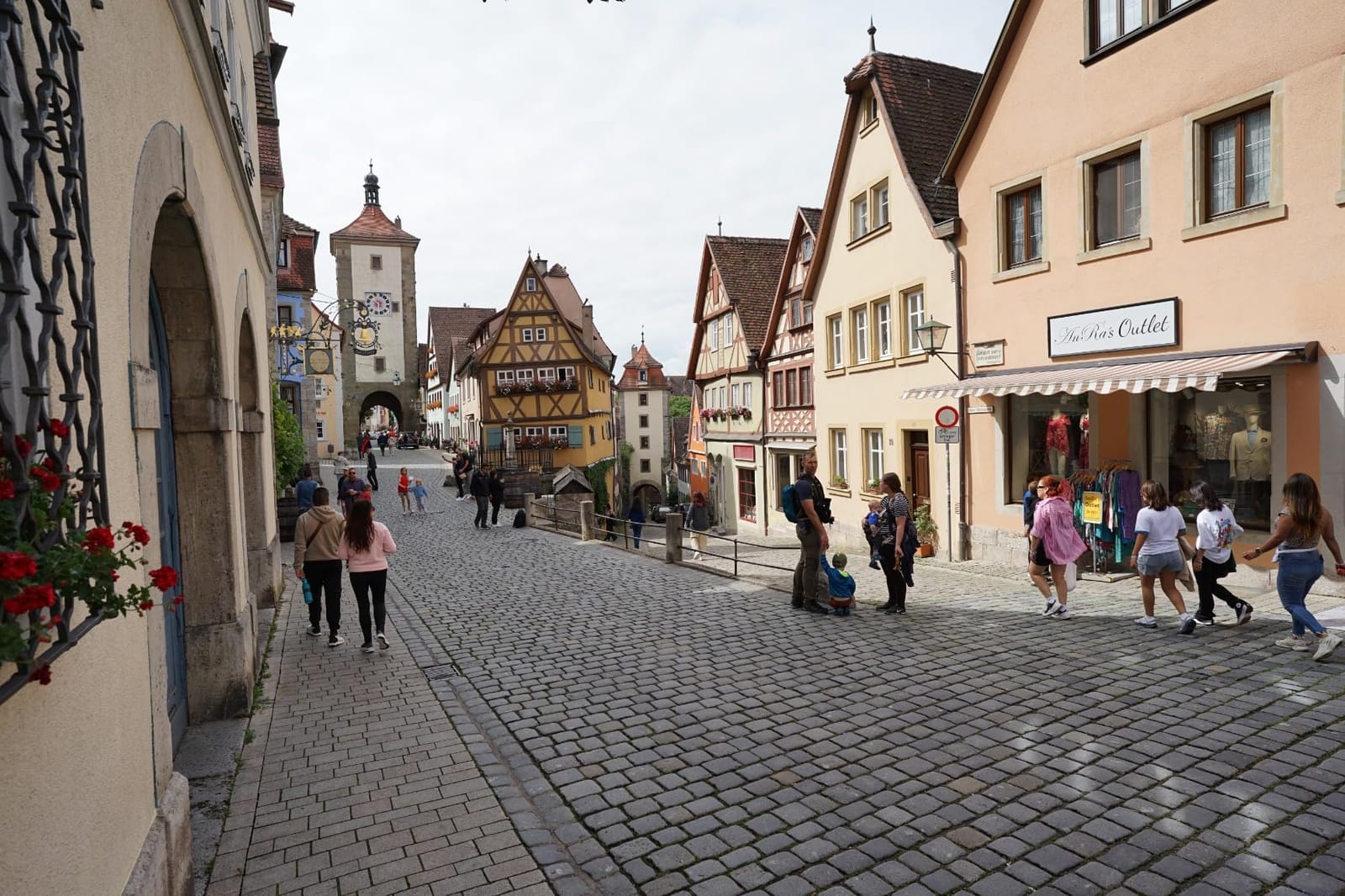 Sony FE 20mm F1.8 G Full-Frame Ultra-Wide Prime Lens customer photo 2