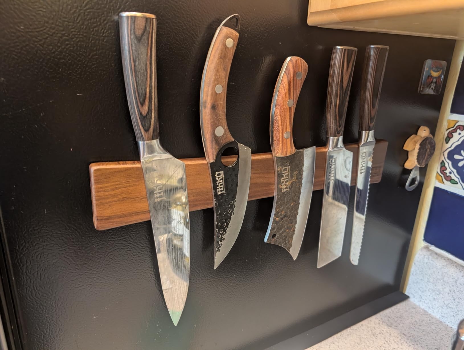 HOSHANHO Magnetic Knife Strips, Magnetic Knife Holder for Wall 16 Inch customer photo 2