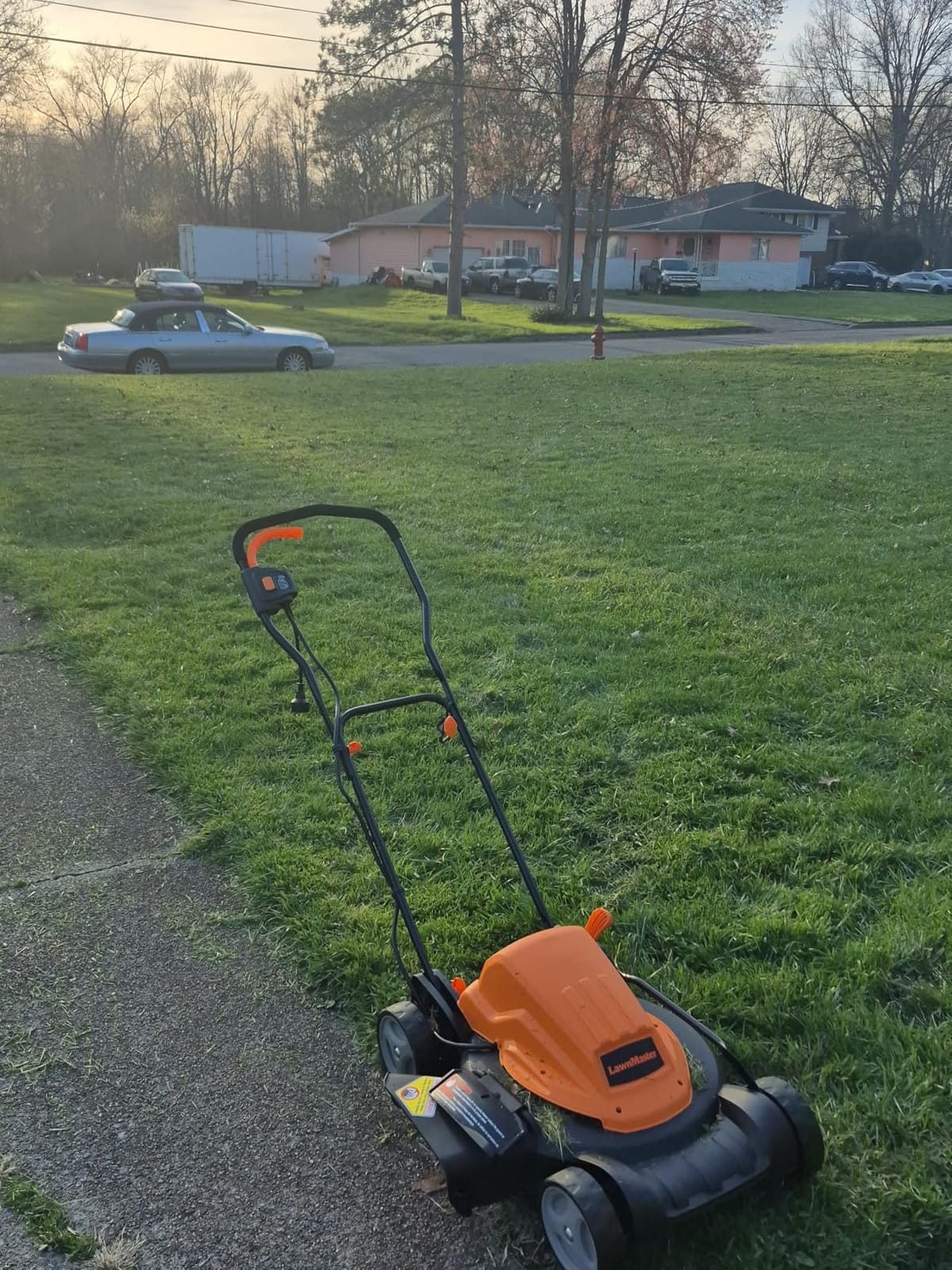 LawnMaster CLM2413A Cordless 13-Inch Lawn Mower 24V Max with 2X4.0Ah Battery and a Charger customer photo 2