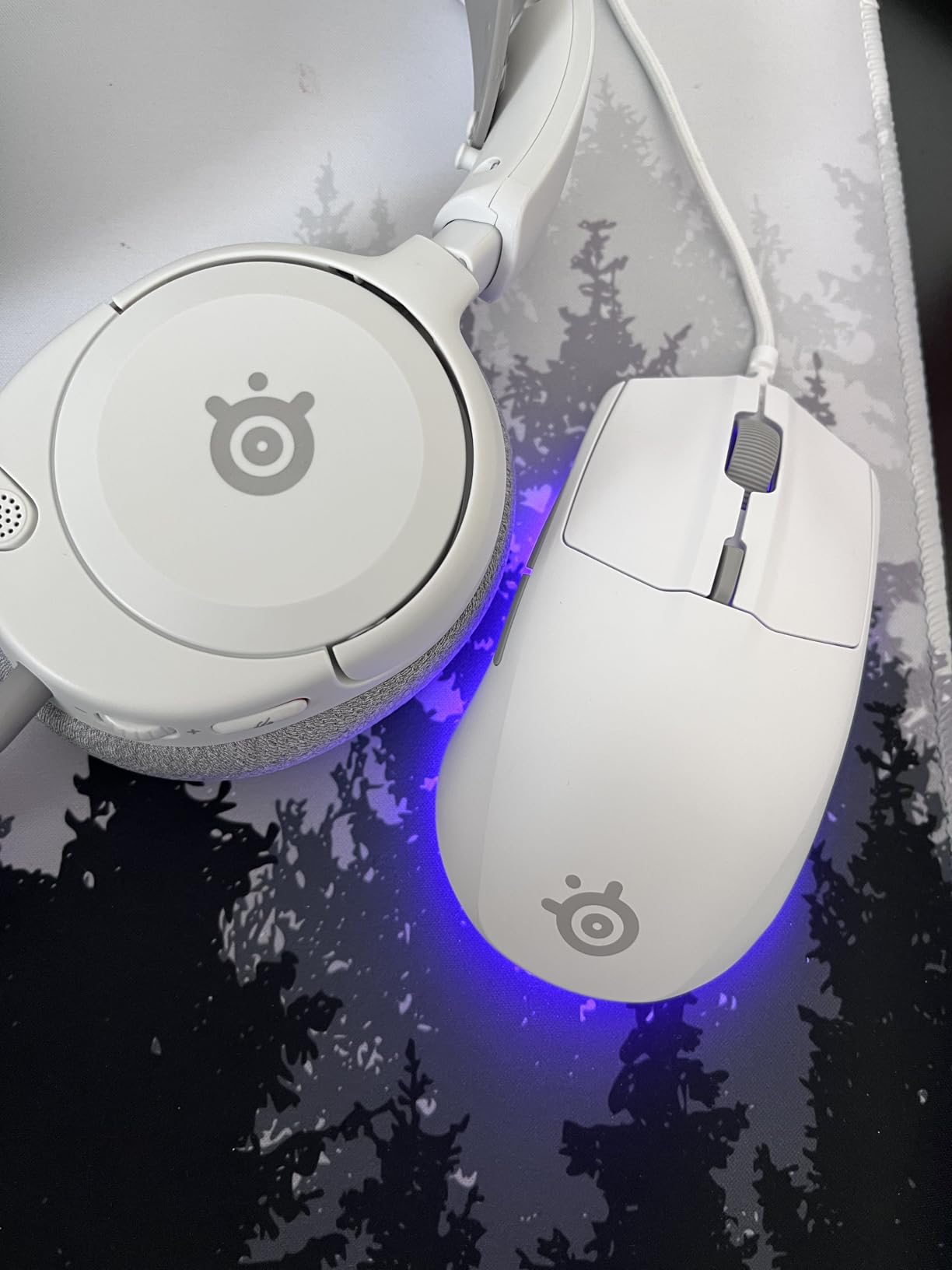 SteelSeries Arctis Nova 1P Multi-System Gaming Headset — Hi-Fi Drivers — 360° Spatial Audio — Comfort Design — Durable — Lightweight — Noise-Cancelling Mic — PS5/PS4, PC, Xbox, Switch - White customer photo 1