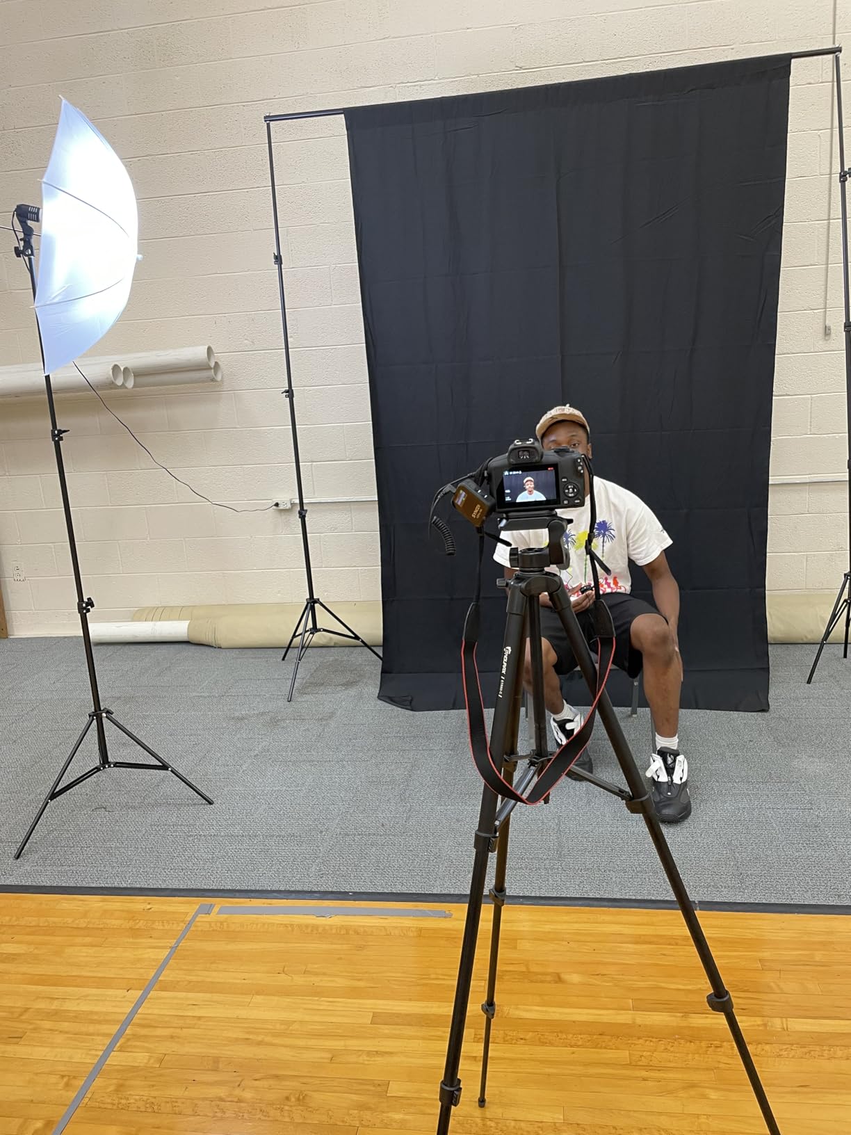RALENO Photography Lighting Kit, 8.5x10ft Backdrop Stands with Green Screen customer photo 1
