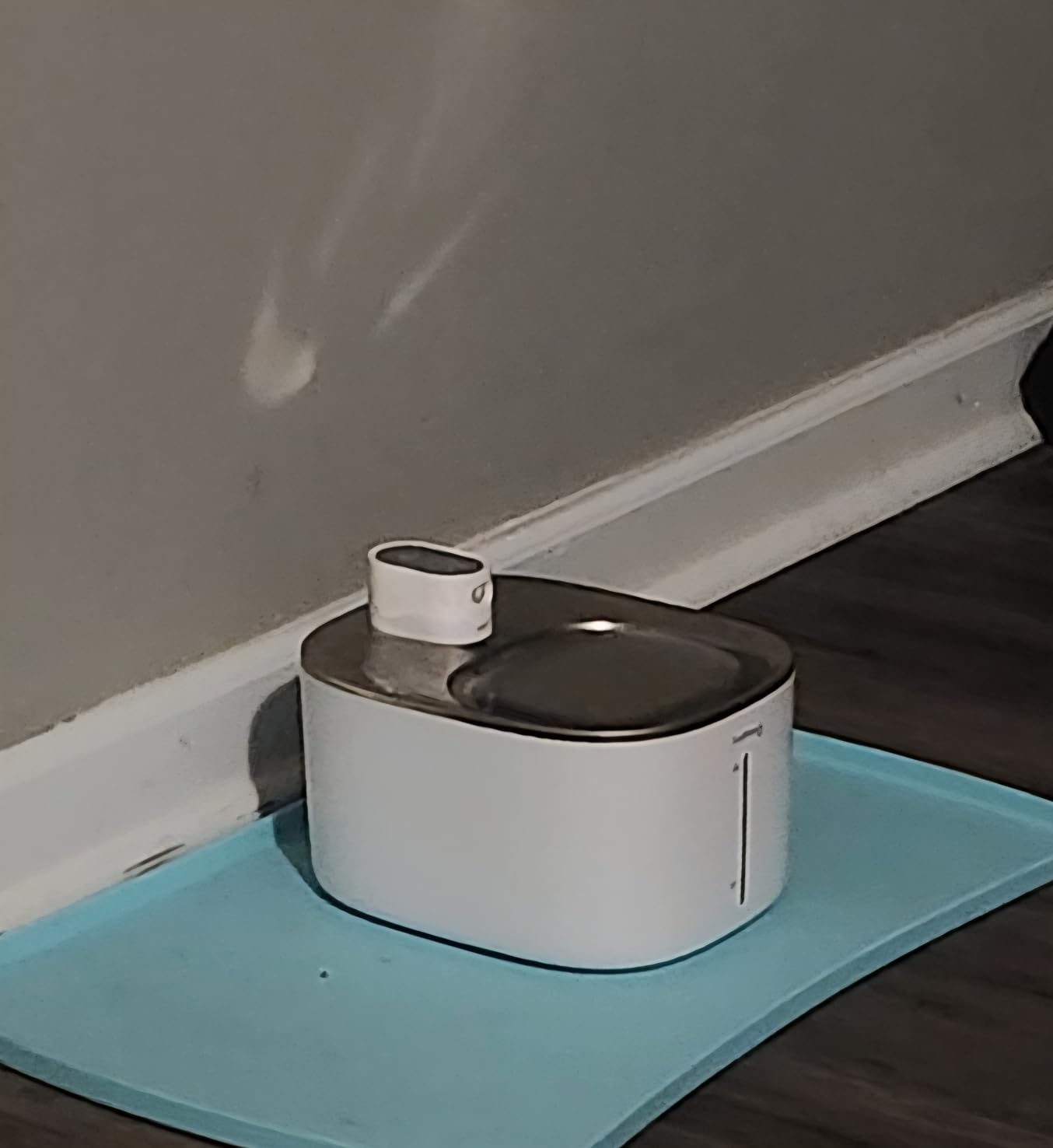 FEELNEEDY Wireless Cat Water Fountain Battery Operated, 4L/135 fl oz Pet Water Fountain for Cats and Dogs with Motion Sensor, Ultra Quiet Cat Drinking Fountain with 2 Filters (Black YPD-C004P) customer photo 1