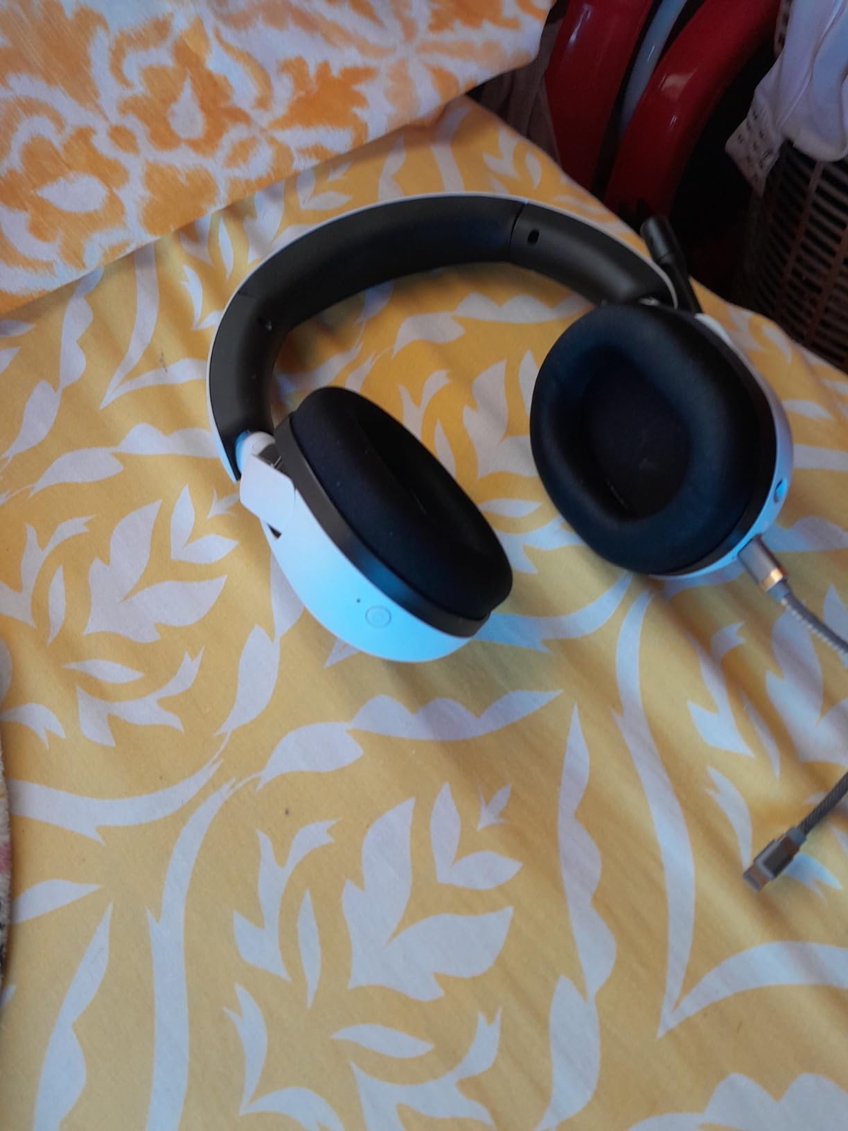 Sony INZONE H5 Wireless Over-Ear Gaming Headset PS5 Headphones, White customer photo 1
