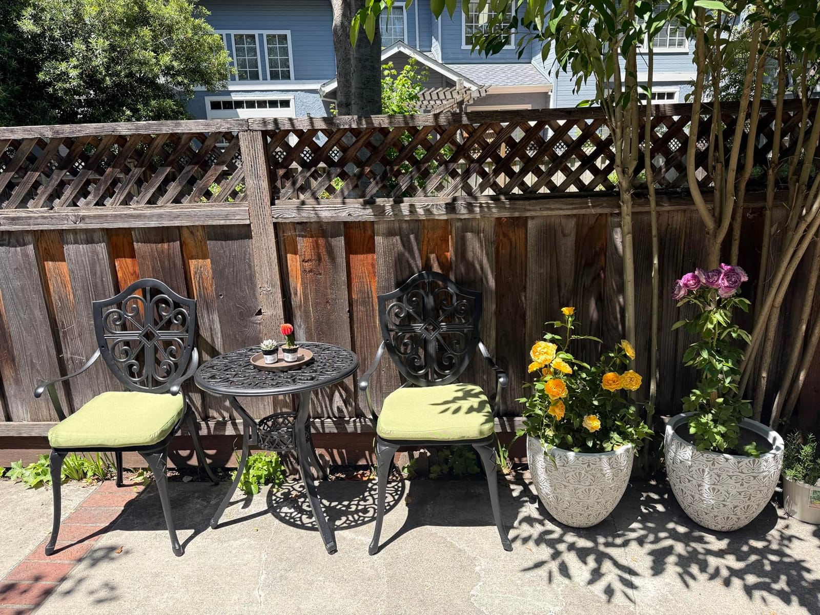 NUU GARDEN Outdoor 3-Piece Bistro Set with Cushions, Round 24 Inch Cast Aluminum Bistro Table with 2.17