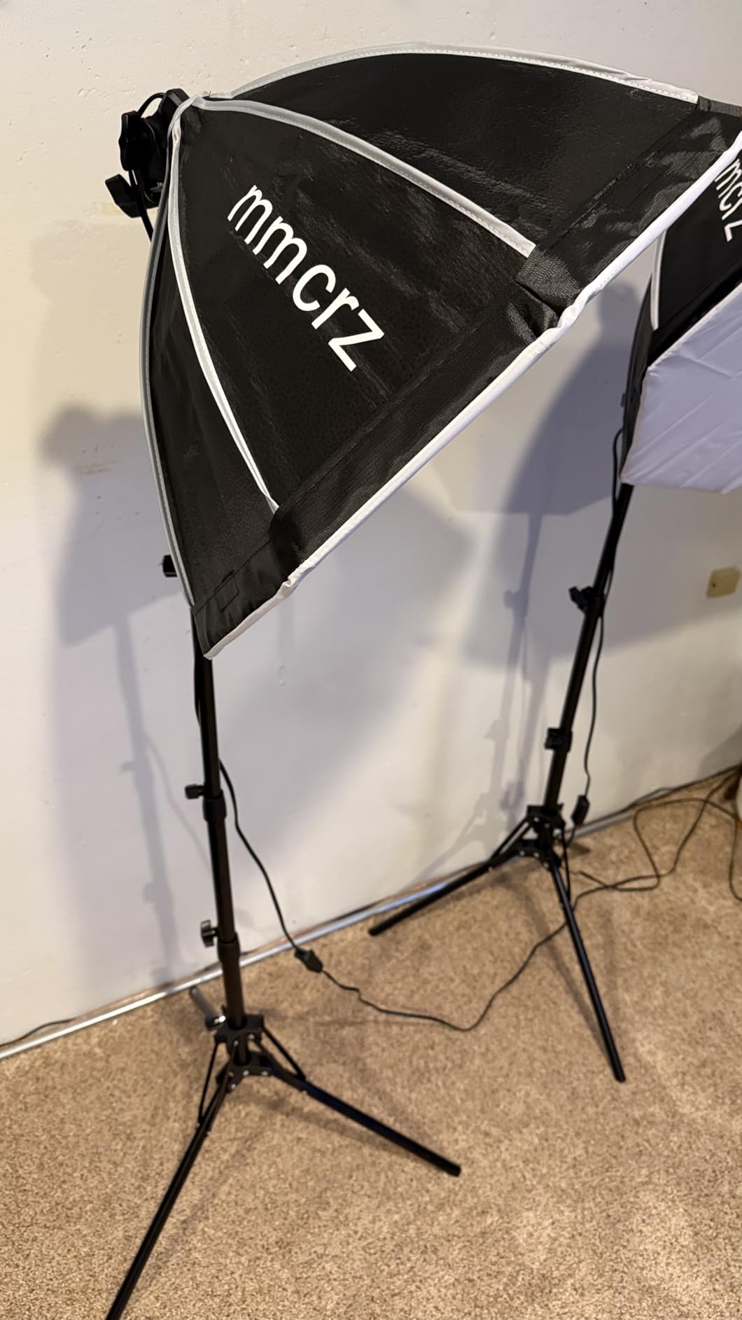 2Pack Professional Softbox Lighting Kit, 16'' x 16'' Studio Lights with 85W 2700-6500K E27 LED Bulbs, Continuous Lighting for Photography/Video Recording/Live Streaming customer photo 1