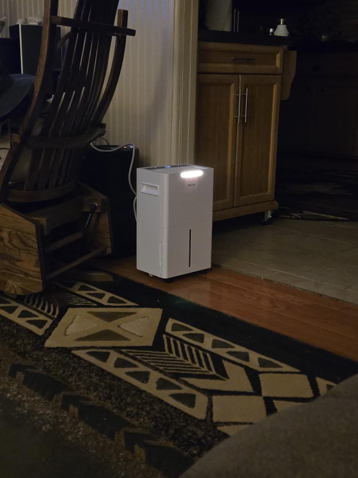 SEAVON 1500 Sq.ft Dehumidifier for Basement with Drain Hose, 21 Pint, Quiet customer photo 2