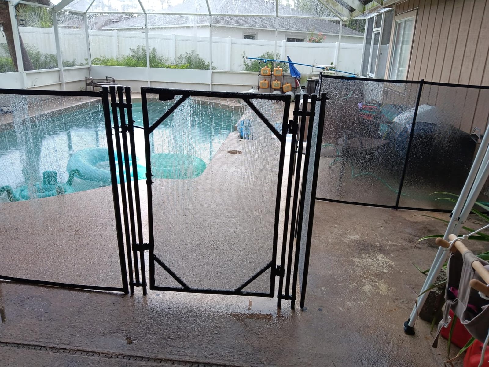 VEVOR Pool Fence, 4 x 108 FT Pool Fences for Inground Pools, Removable Safety Pool Fencing, Easy DIY Installation Swimming Pool Fence, 340gms Teslin PVC Pool Fence Mesh Protects Kids and Pets customer photo 2