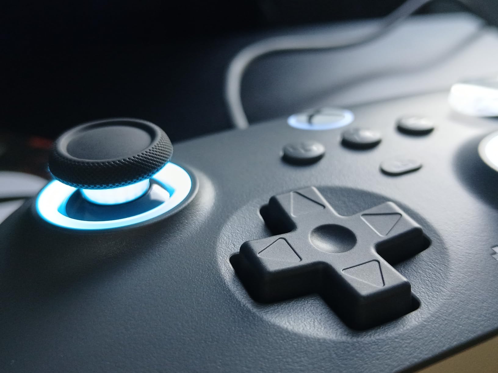 8BitDo Ultimate C Wired Controller for Xbox with Hall Effect Joysticks and Triggers, RGB Lighting Fire Ring, Compatible with Xbox Series X|S, Xbox One, Windows 10/11 - Officially Licensed (Dark Gray) customer photo 2