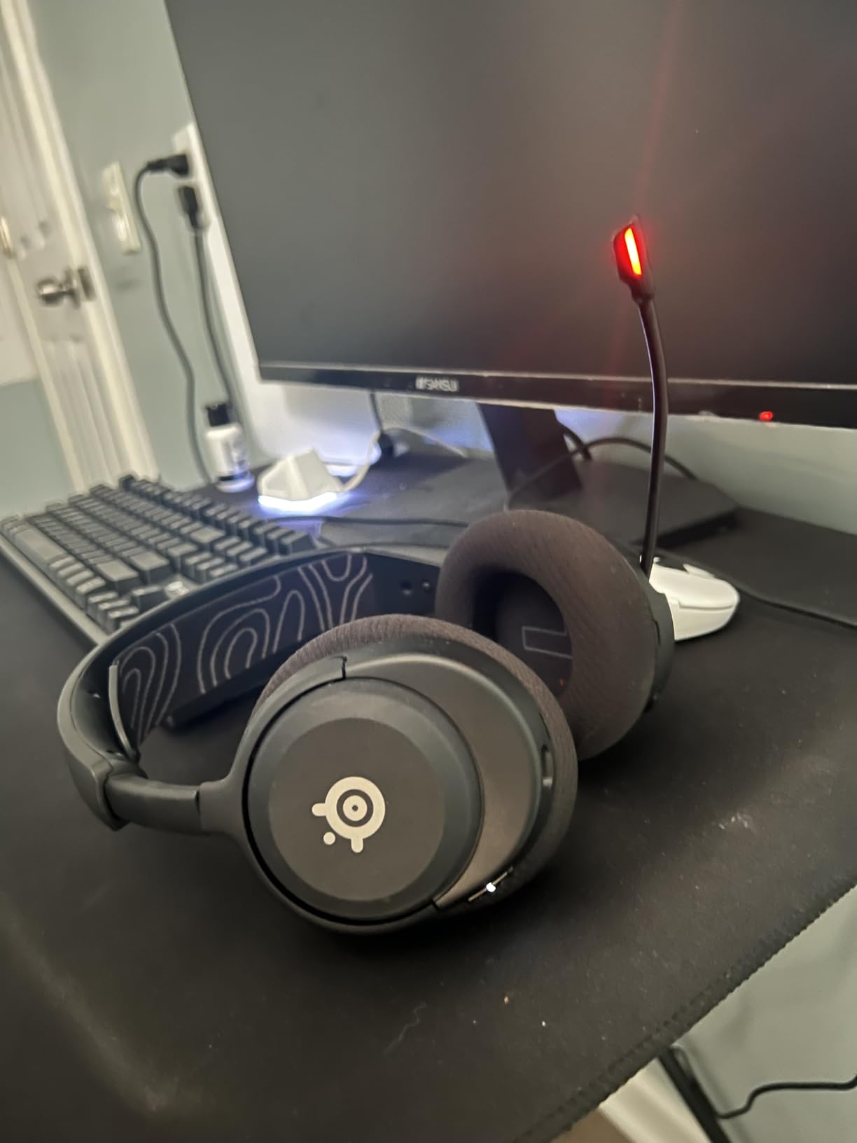 SteelSeries Arctis Nova 5 Wireless Multi-System Gaming Headset — Neodymium Magnetic Drivers — 100+ Audio Presets — 60 HR Battery — 2.4GHz or BT — ClearCast Gen2.X Mic — PC, PS5, PS4, Switch, Mobile customer photo 1
