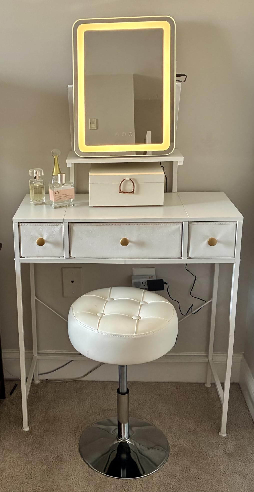 HIGDBFE Small Makeup Vanity Desk 27.5''W with Mirror and Lights, White customer photo 1