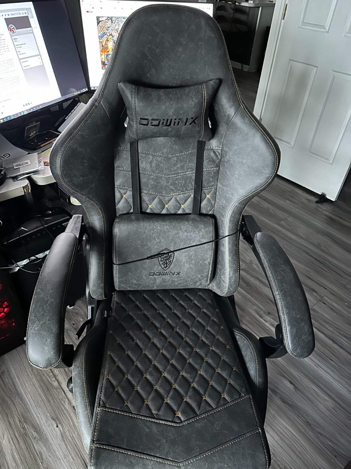 Dowinx Big & Tall Vintage Gaming Chair for Adults, 400 lb Capacity Heavy Duty Ergonomic Computer Chair with Massage Lumbar, Footrest & Easy Side Recline, Brown customer photo 1