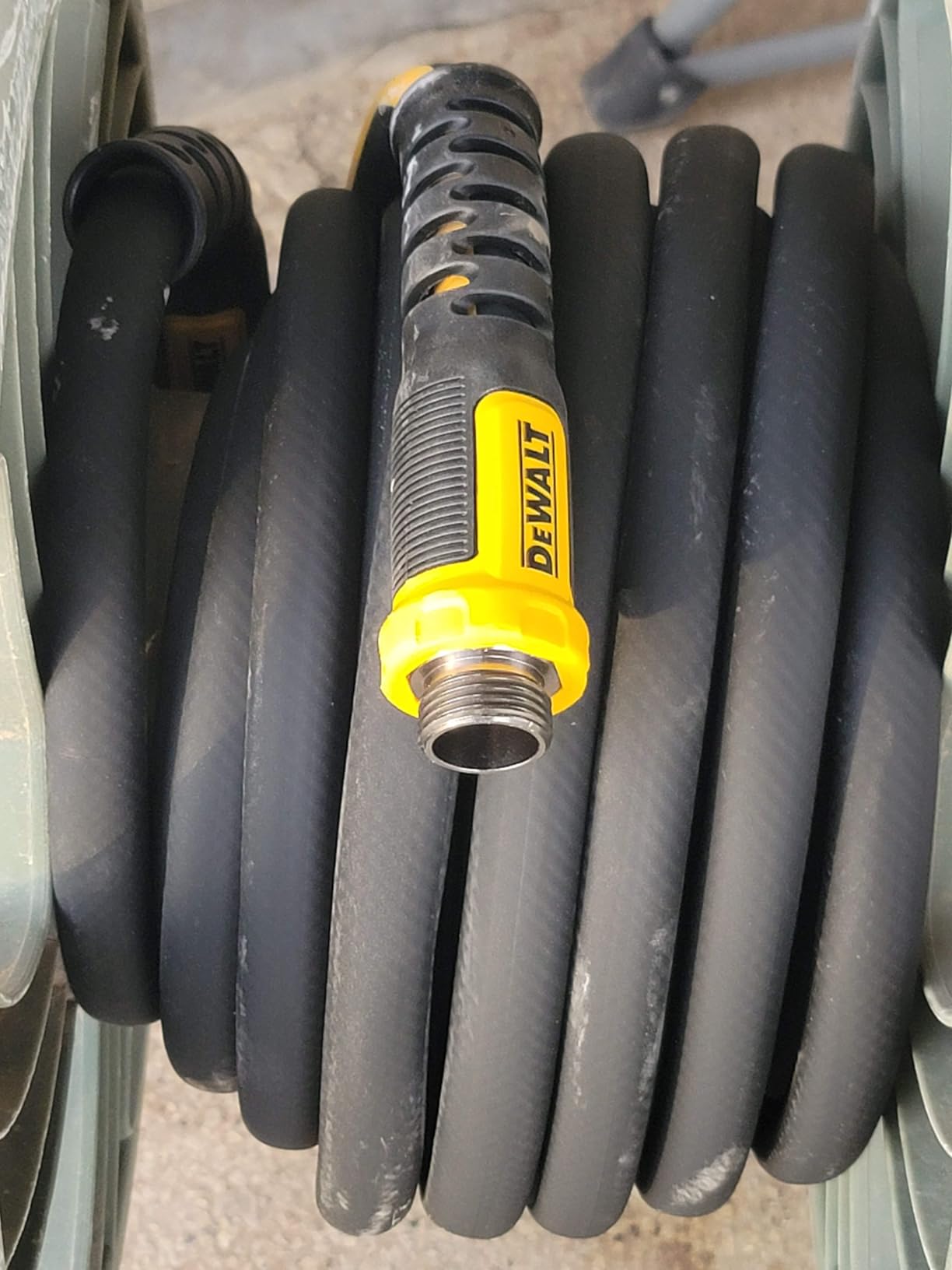 DEWALT Professional Grade Heavy Duty Garden Hose 100 Feet x 5/8 Inch customer photo 1