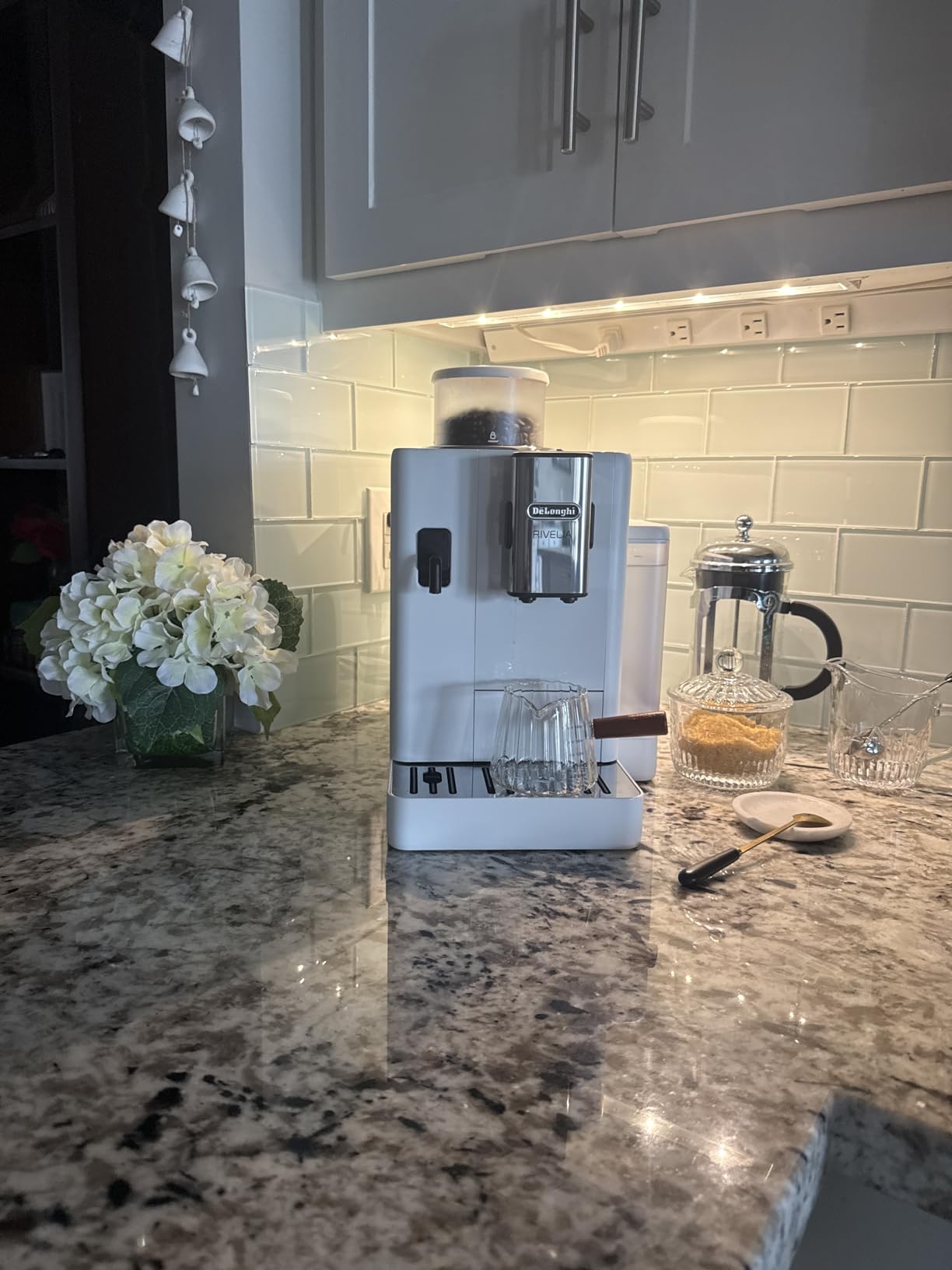 De'Longhi Rivelia Automatic Espresso Machine, Milk Frother, White customer photo 1
